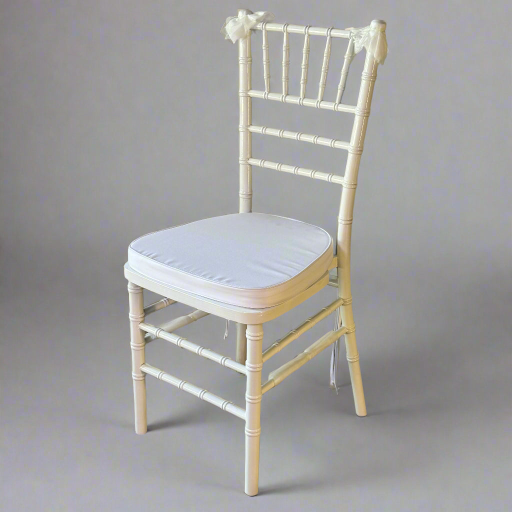 HERCULES PREMIUM Chiavari Silver Resin Stackable Chair 15"W x 16"L x 36"H White (New Other, It's a little dirty)