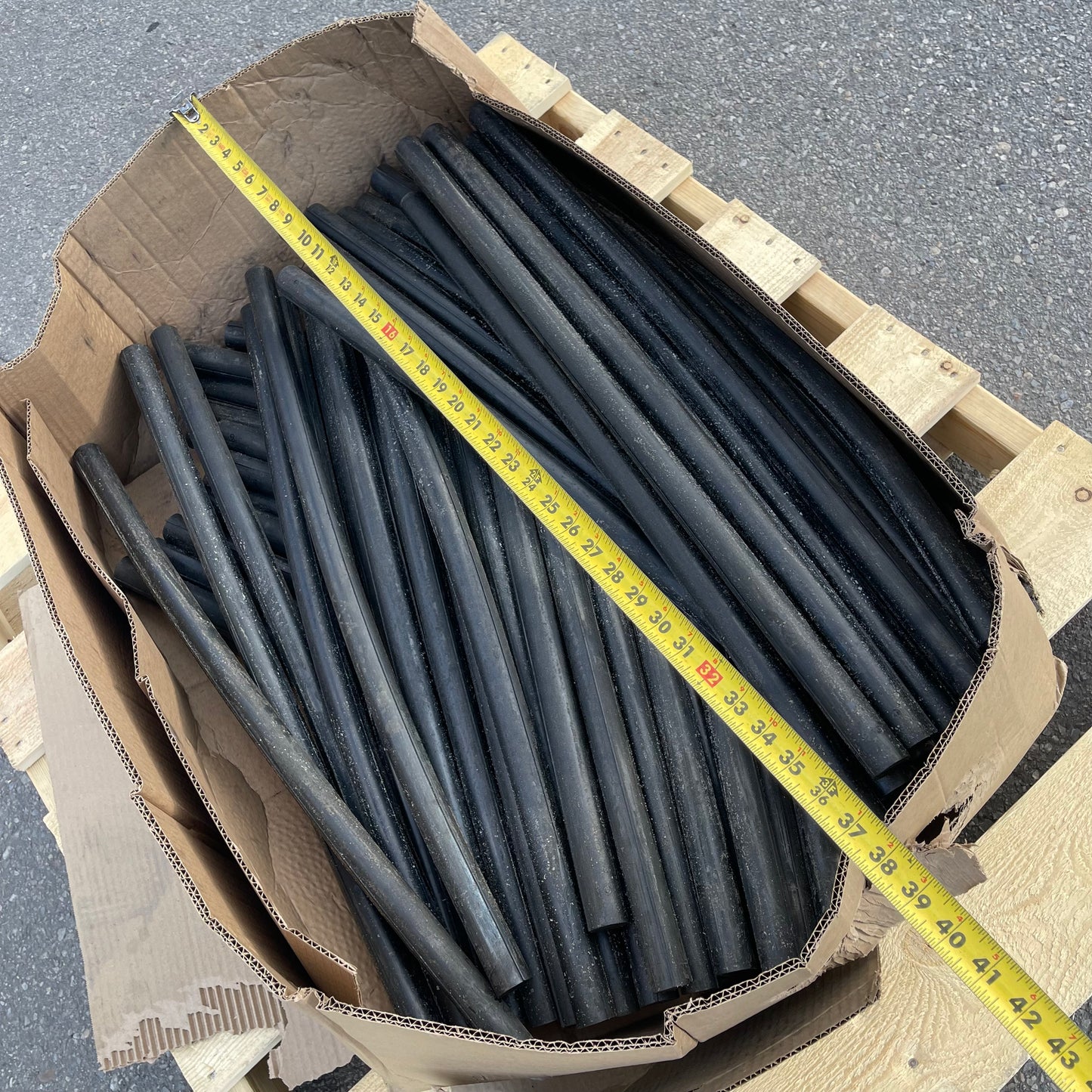 ZA@ Pallet of UNBRANDED Solid Core TA Rubber Cord 1.250" D X 31." L (AS-IS)