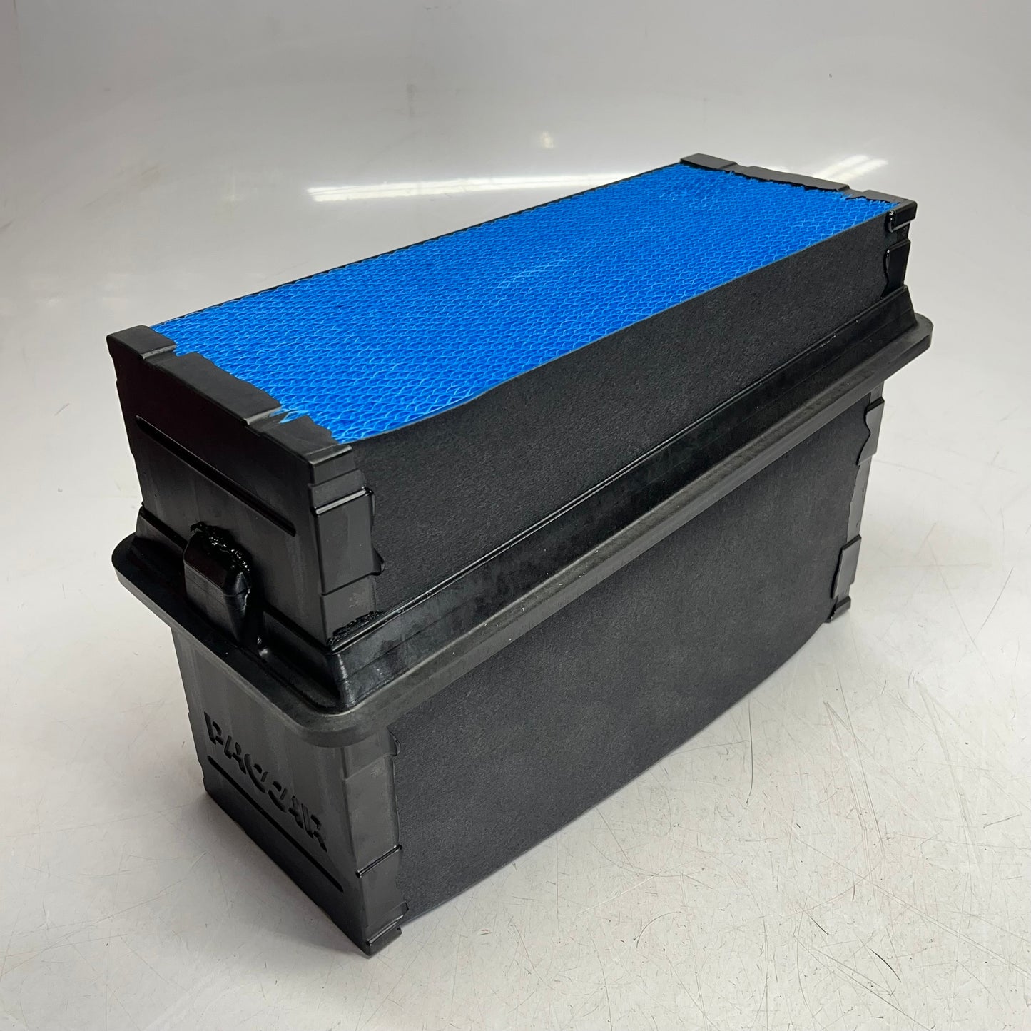 PACCAR Genuine Parts Extended Life Air Filter Engine Air Filter Black P640017