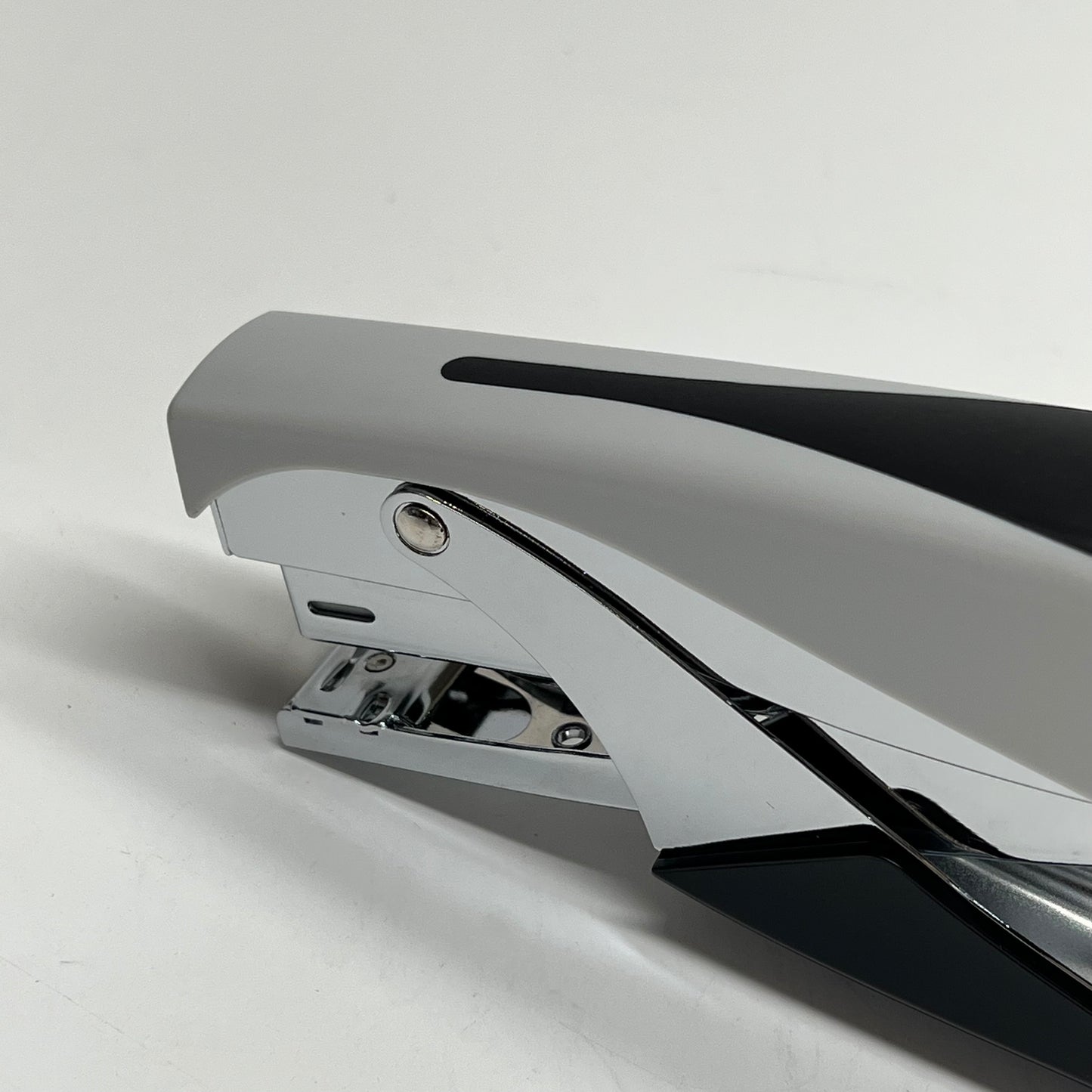 STAPLES Metal Heavy Duty Deluxe Plier Stapler  20 Sheet Cap Grey/Black ST24546