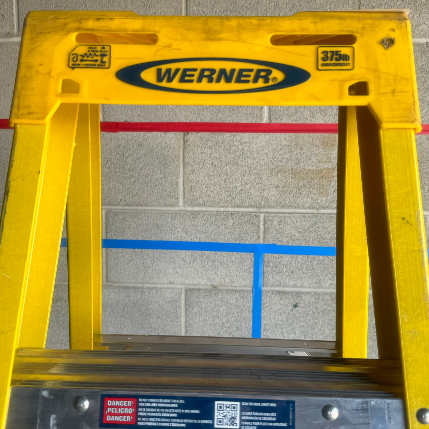 WERNER Fiberglass Single-Sided 6' Step Ladder w/ 375 lb Capacity Yellow 6306