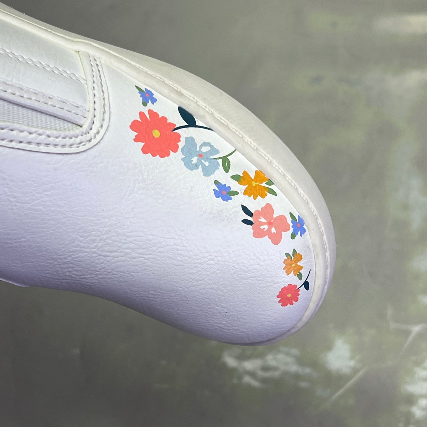 CARTER'S Wipe Clean Floral Slip-On Toddler Shoe Girl's Sz 12 White CF21H03B