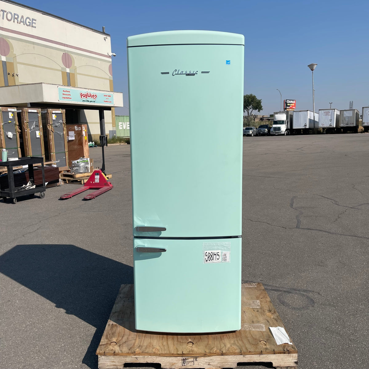 UNIQUE APPLIANCES Classic Series Bottom Mount Refrigerator 75"x29"x28" Ocean Mist UNQ-455L (Good)