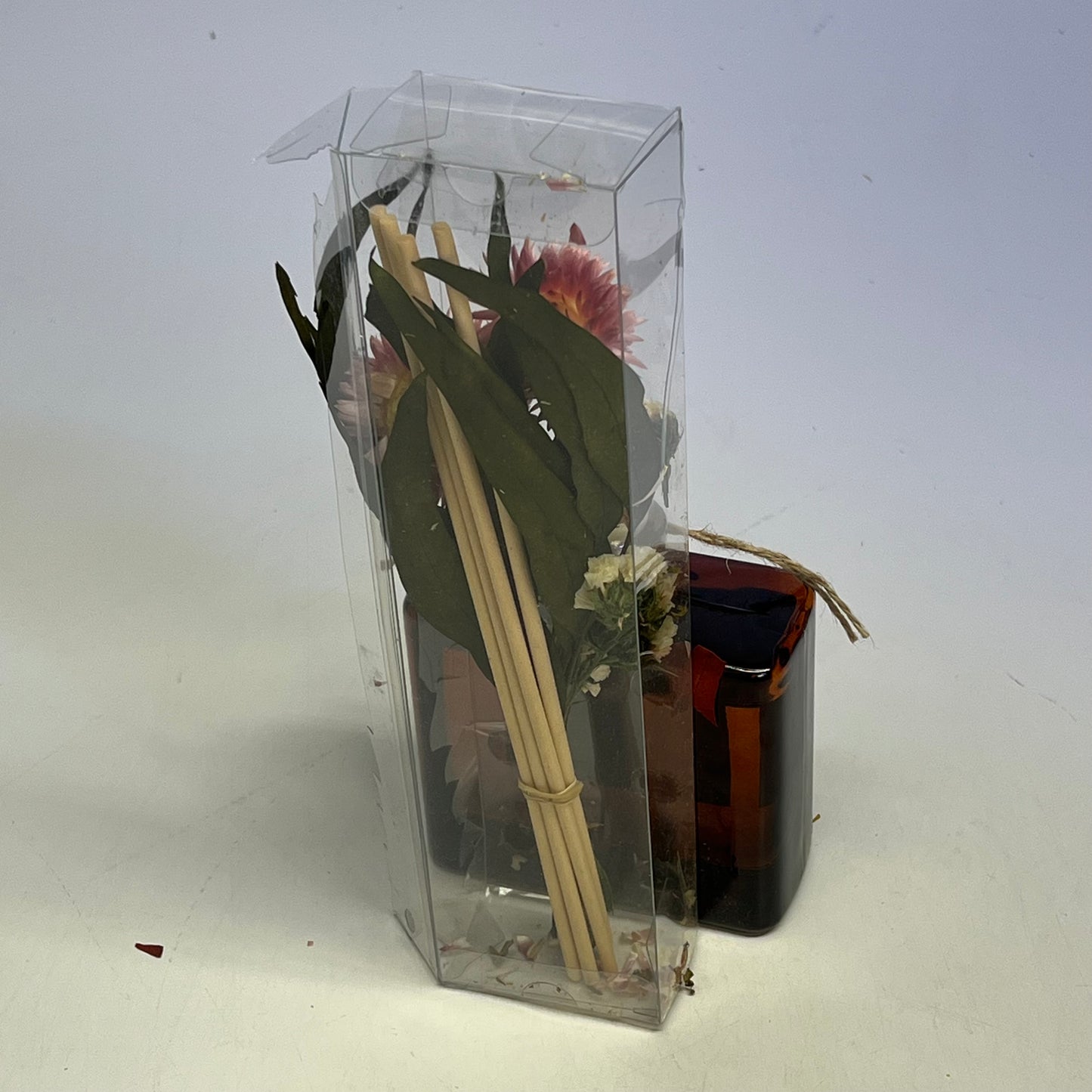 ANDALUCA HOME Sandalwood & Current Dried Reed Bundle Fragrance Diffuser 7 fl Oz