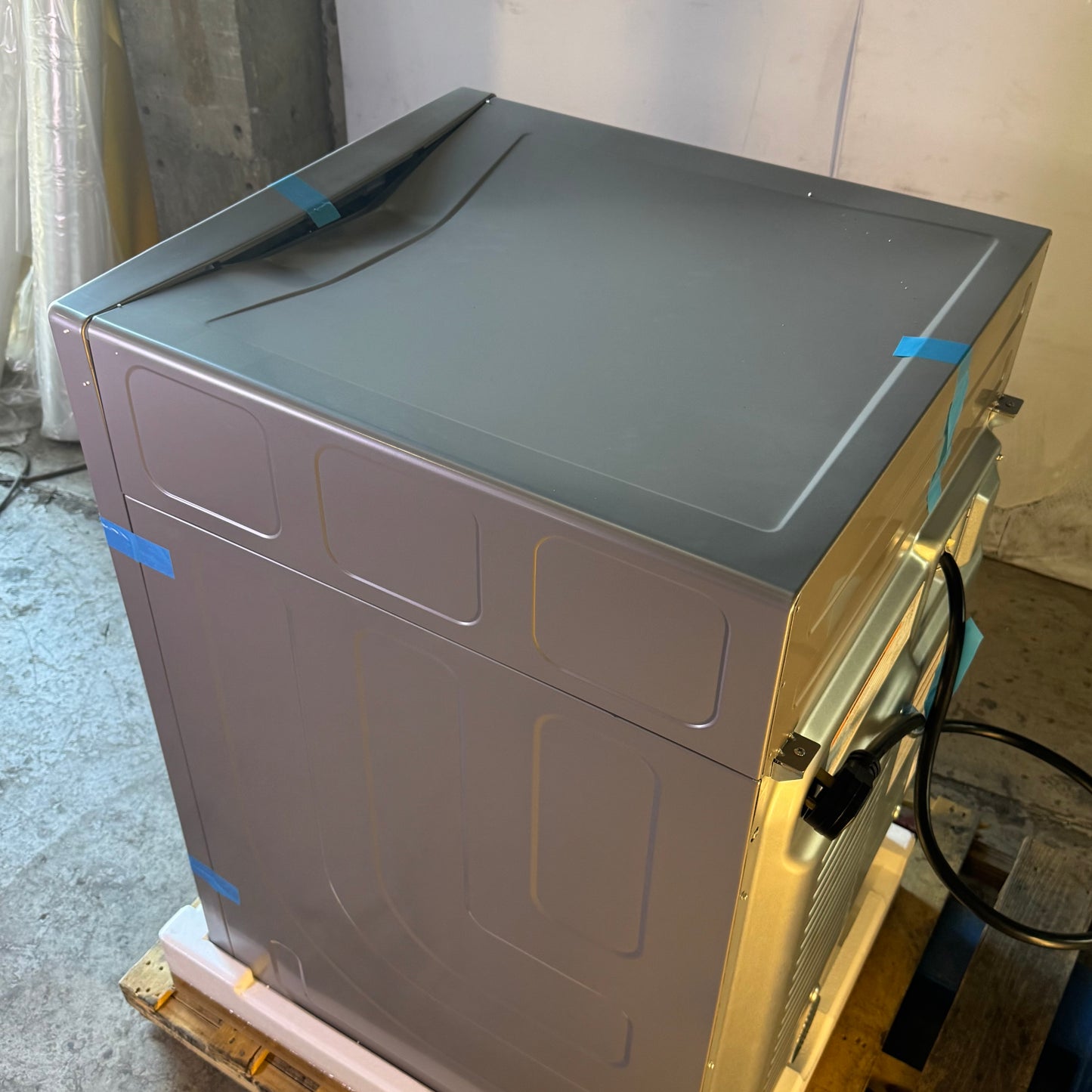 LAUNDRYLUX Commercial Laundry, Front Load Washing Machine Sz 26.5"W x 29.5"L x 45"H CDEB2 (New Other, Cosmetic Damaged)