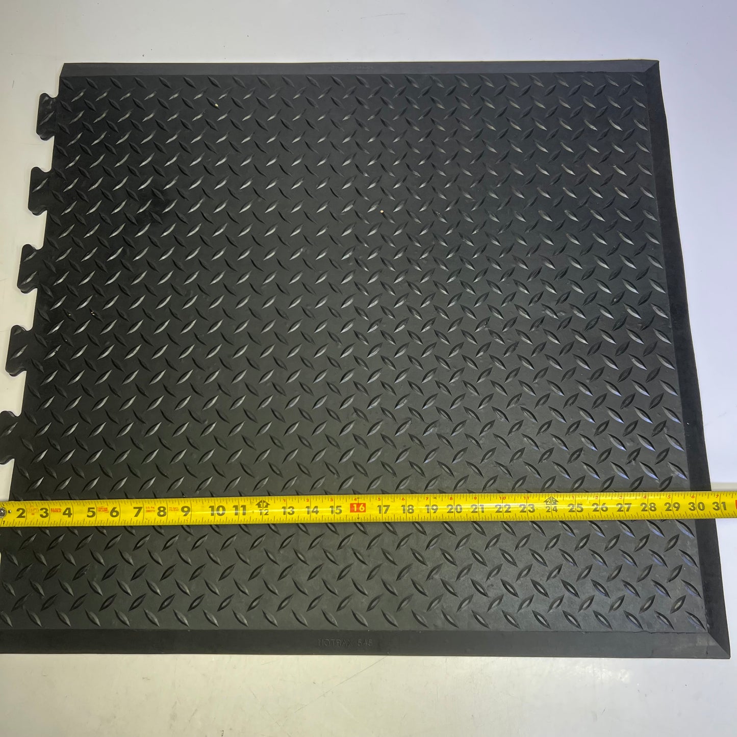 NOTRAX Rubber Modular 545 Diamond Top Interlok Center Sz 28" x 31" 545E2831BL