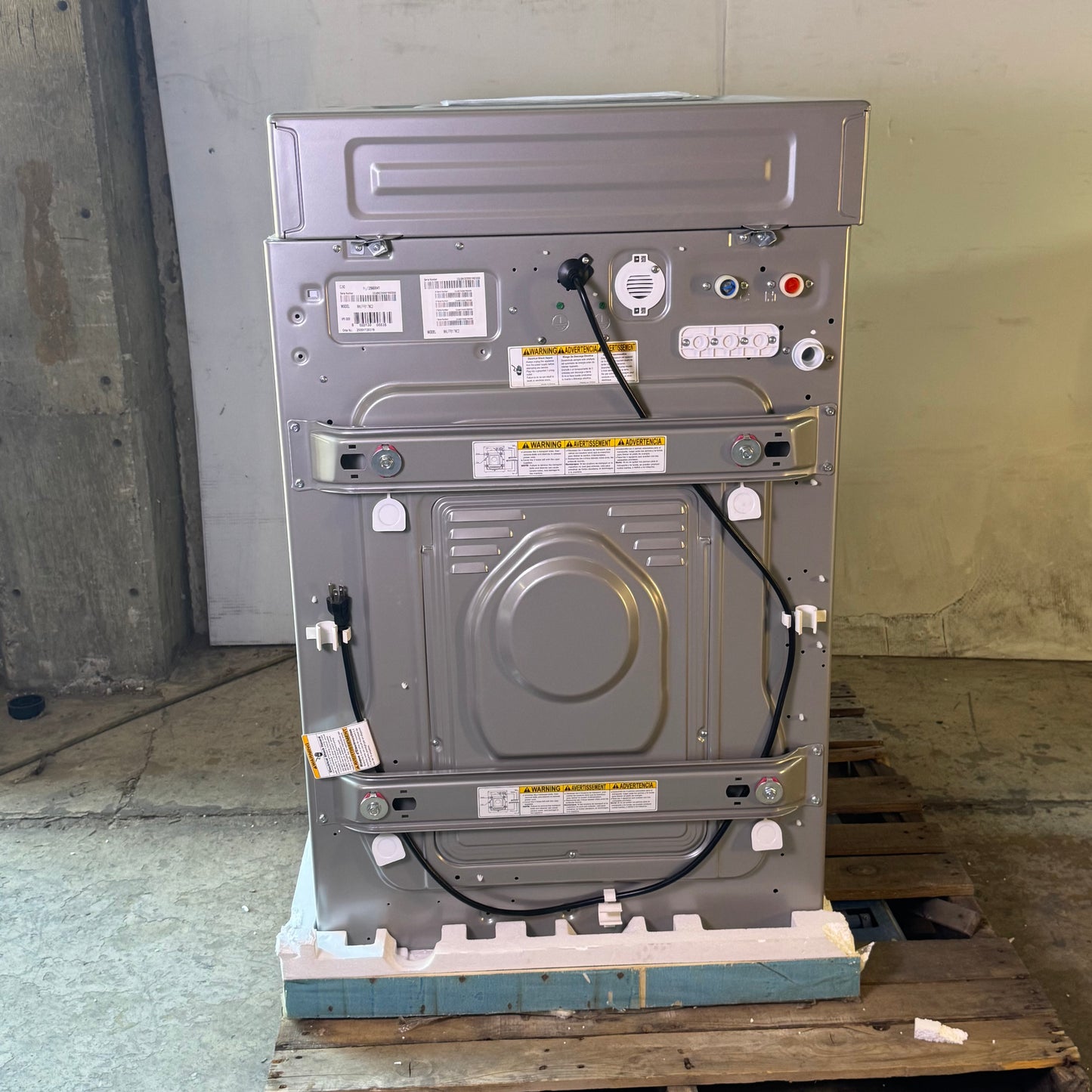 LAUNDRYLUX Commercial Laundry, Front Load Washing Machine Sz 27"W x 30"L x 45"H, WHLFP817MC2CW2