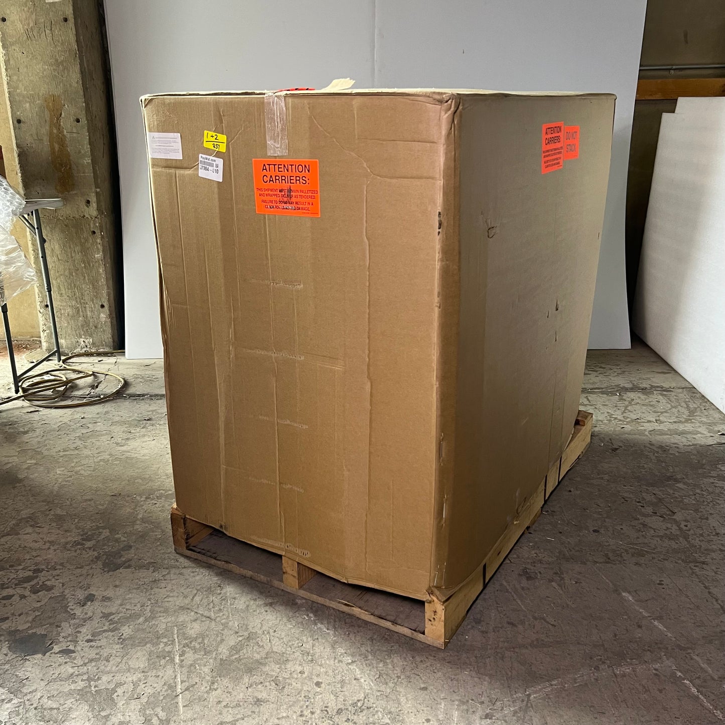 ARGOSY IsoBox PRO12 w/ Right-Hand Door Swing Black Satin on Oak Trim