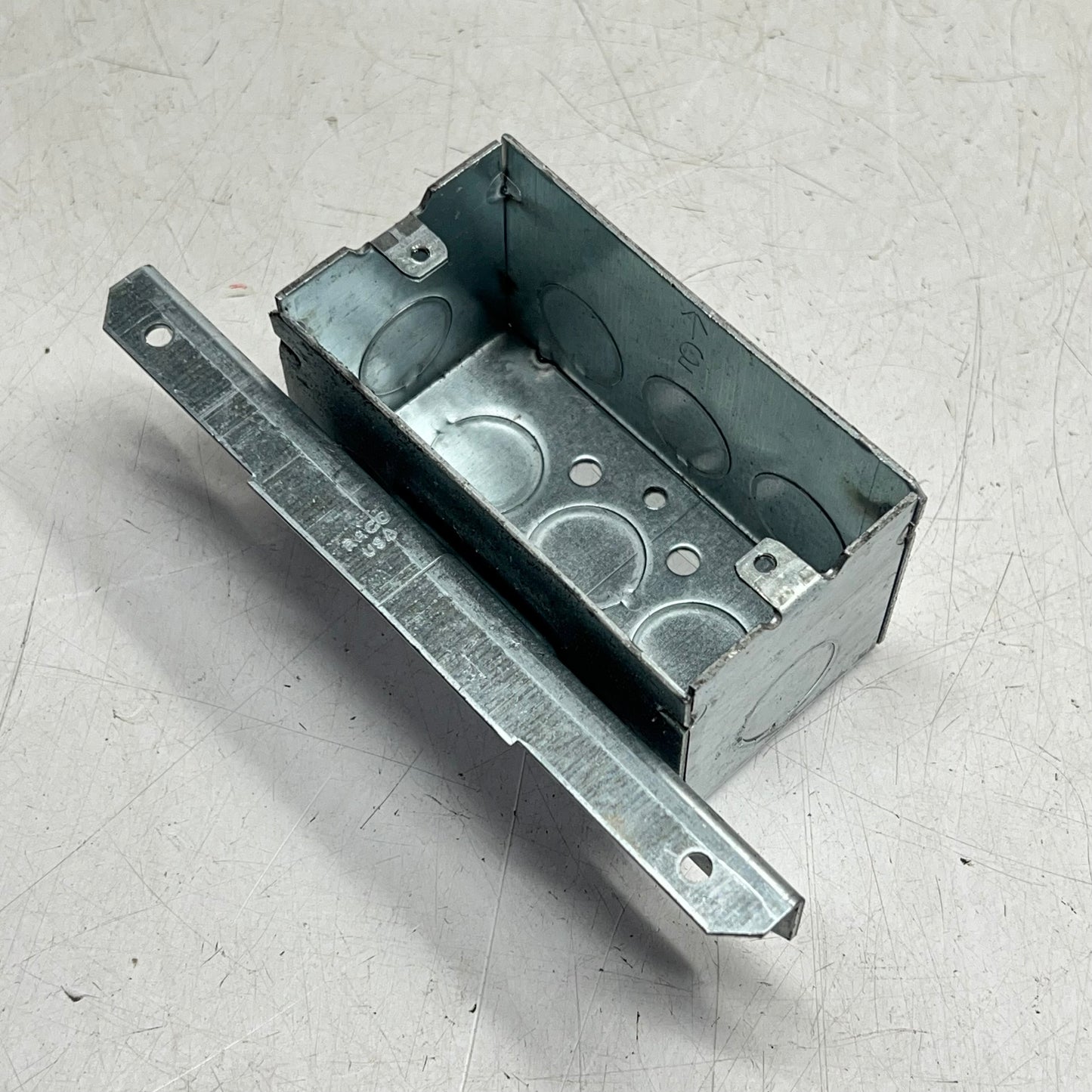 HUBBEL RACO Handy Box Pre-galvanized Steel 2-1/8" Deep - 4"x2" Silver 671