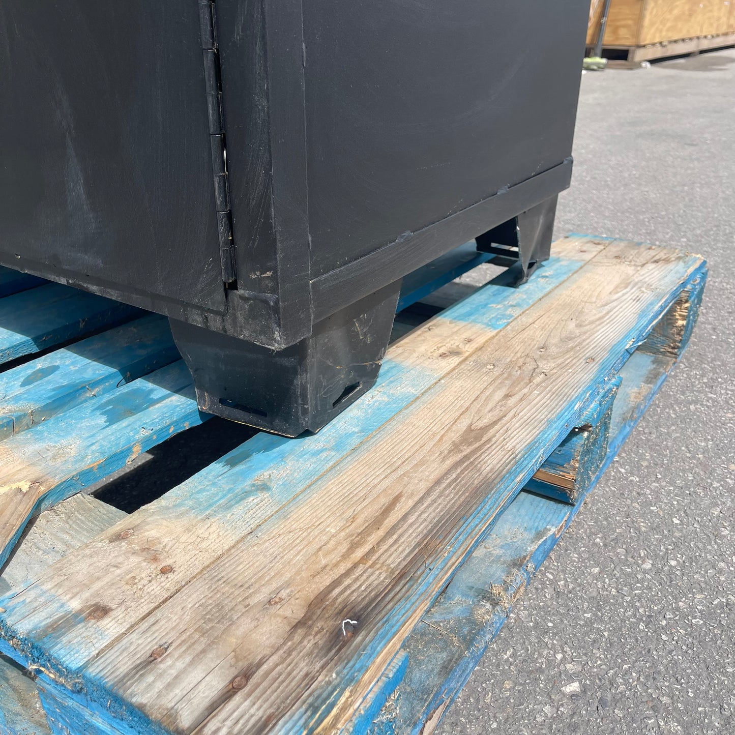 JAMCO Steel Storage Cabinet W/ 122 Yellow Bins 78" x 36" x 24" Dark Grey DF236BL