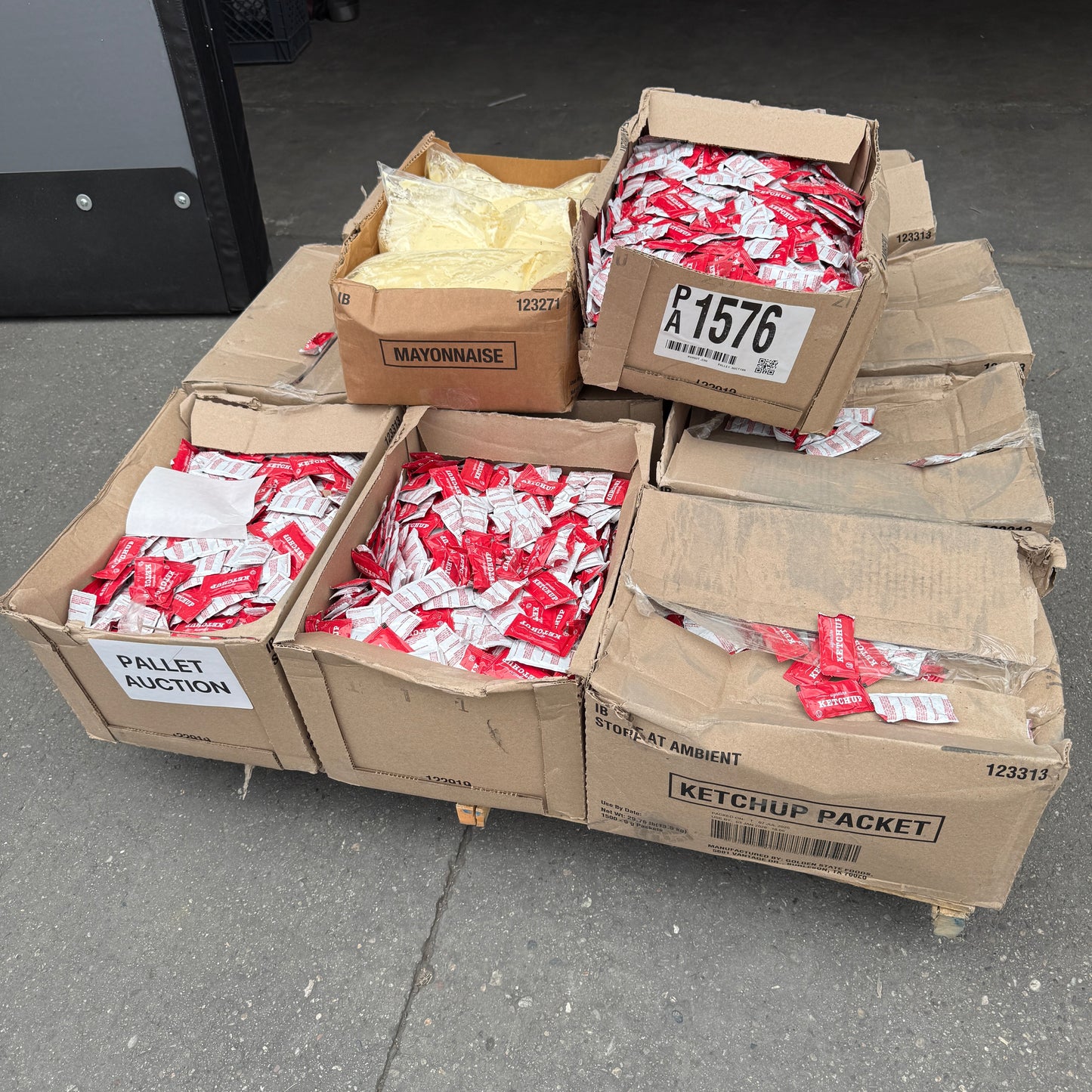 ZA@ Pallet of KETCHUP & a Little MAYO (Past BB Date)— A DIY Fry Sauce Maker’s Delight! (AS-IS) 11-11-Floor