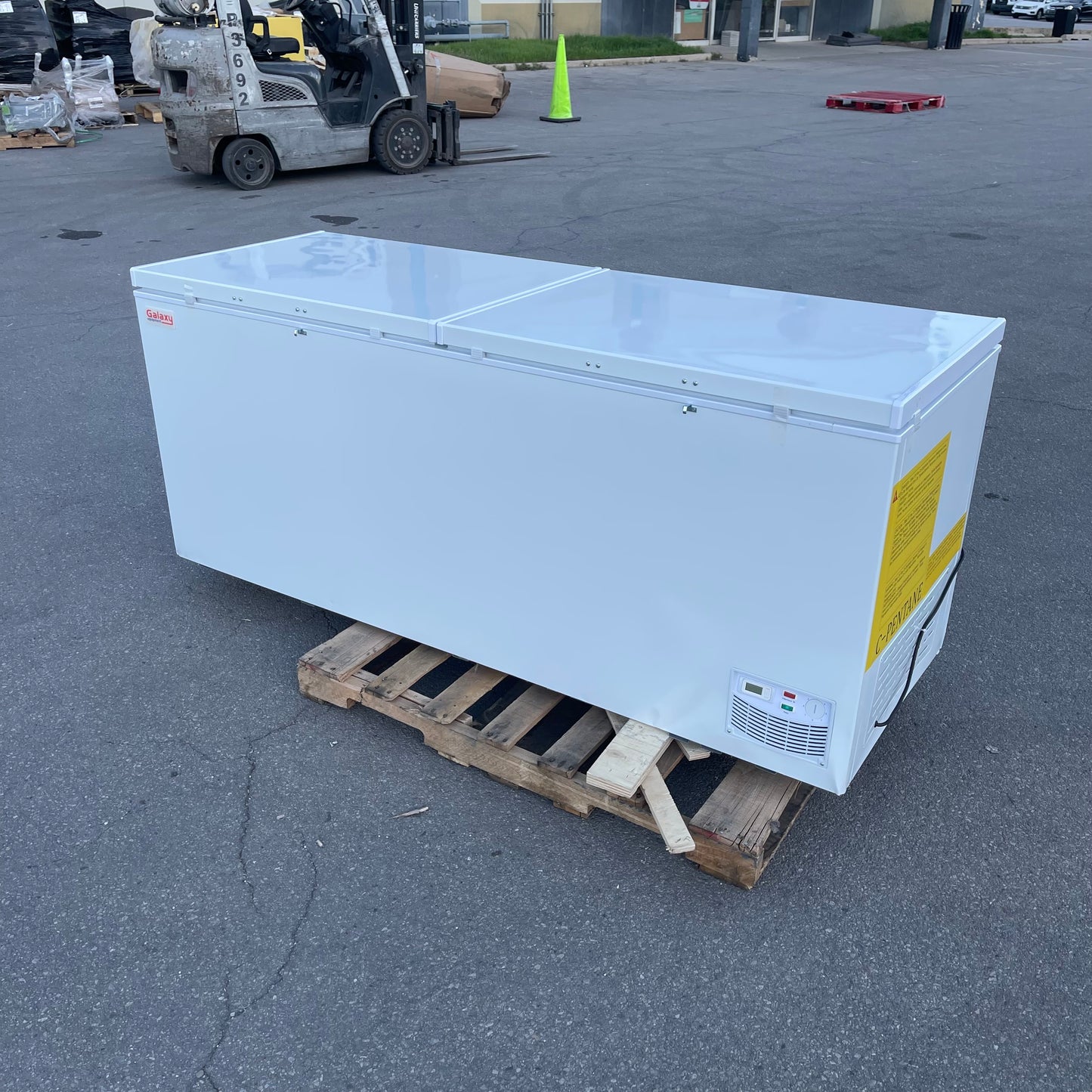 GALAXY Commercial Chest Freezer 78”x32”x27” White 177CF25HC