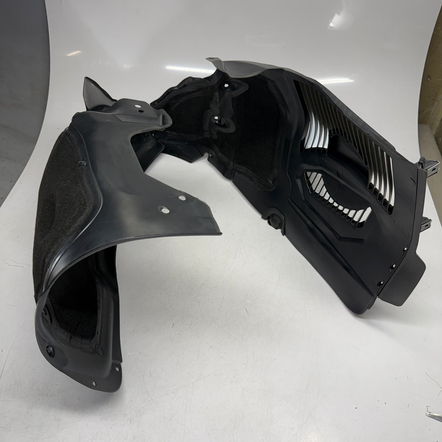 TESLA Model S 2016-2020 Front Right Wheel Arch Fender Liner Splash 1063694-00-D