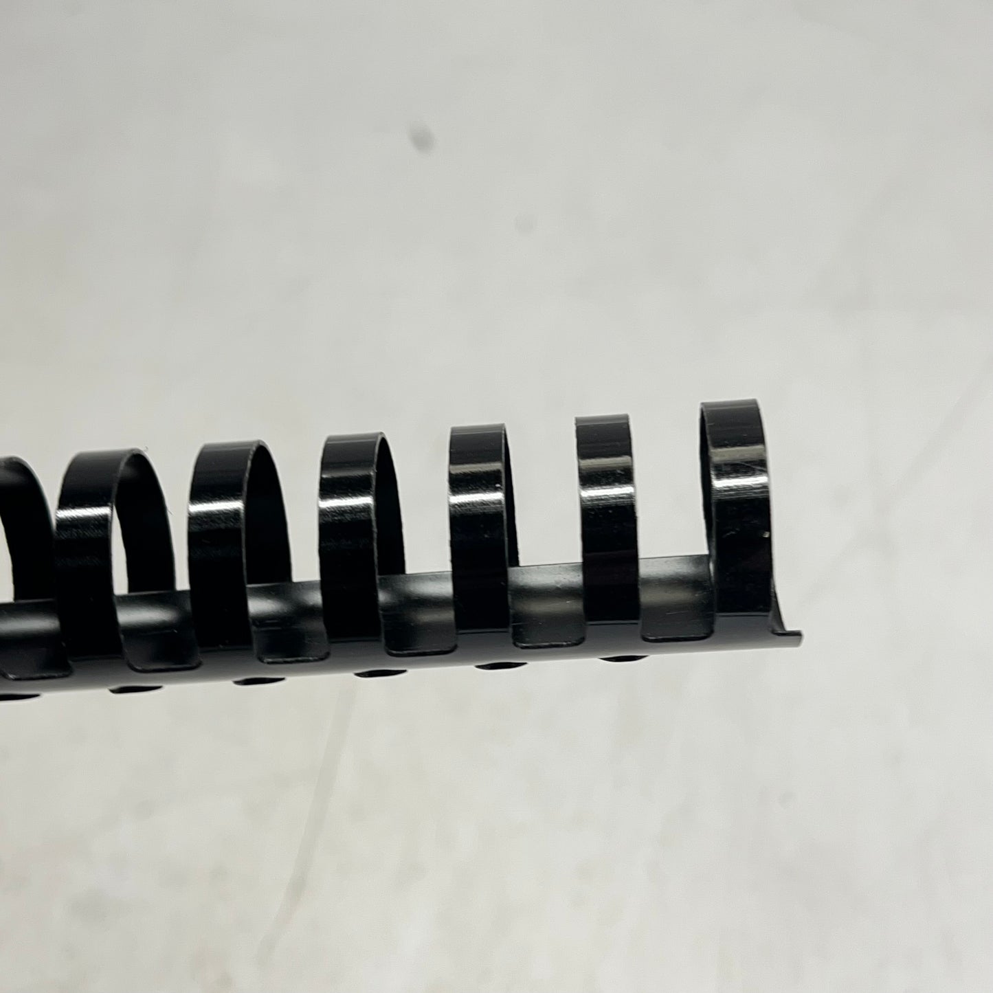 GBC (100 PACK) Durable Comb Bind Binding Spines 1" Dia 19 Holes Black 4000118