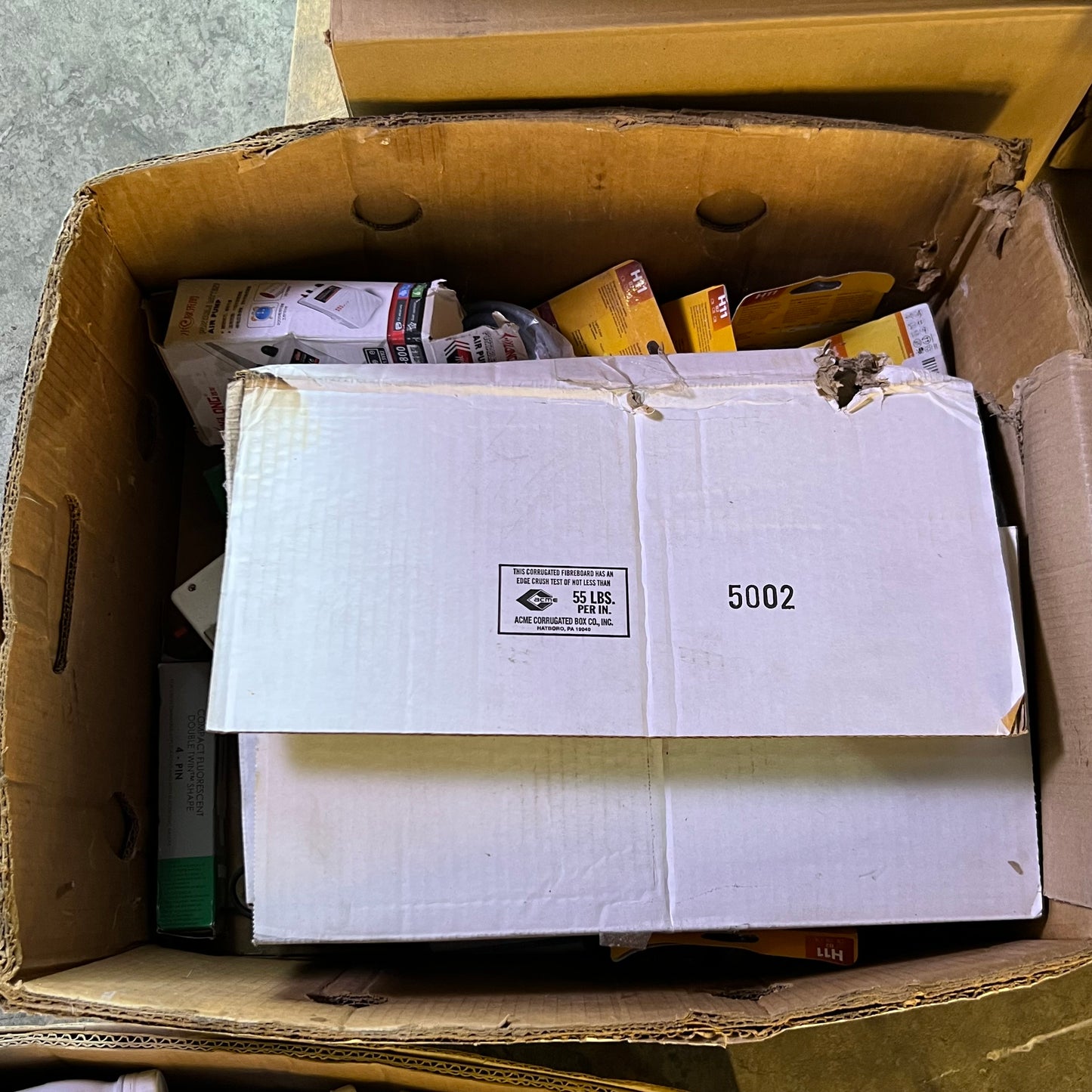 ZA@ Pallet of MIXED Vitaflo Protein, Dust Sheets, Spray Bottle Nozzle, Paperboard Envelope, Etc... (AS-IS)