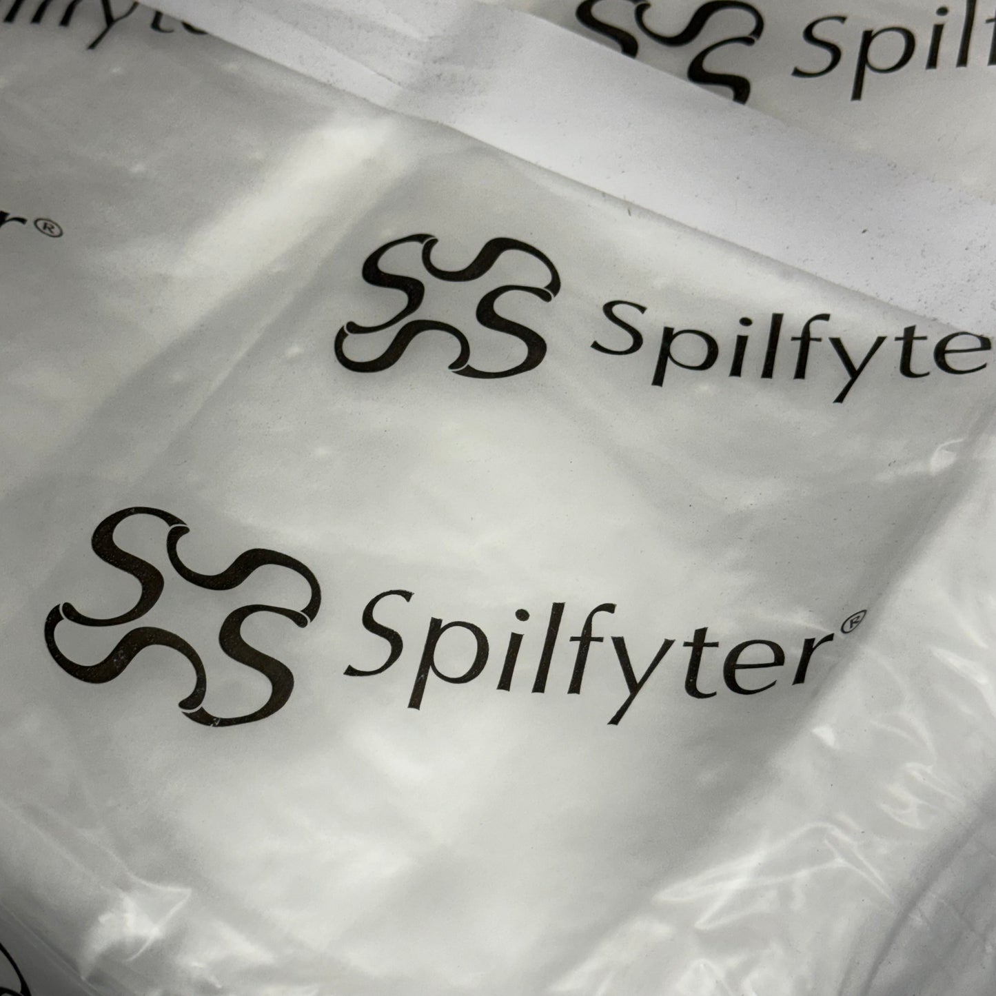 SPILFYTER OS-100 16”x18” Oil Only Pads Pack of 100 White