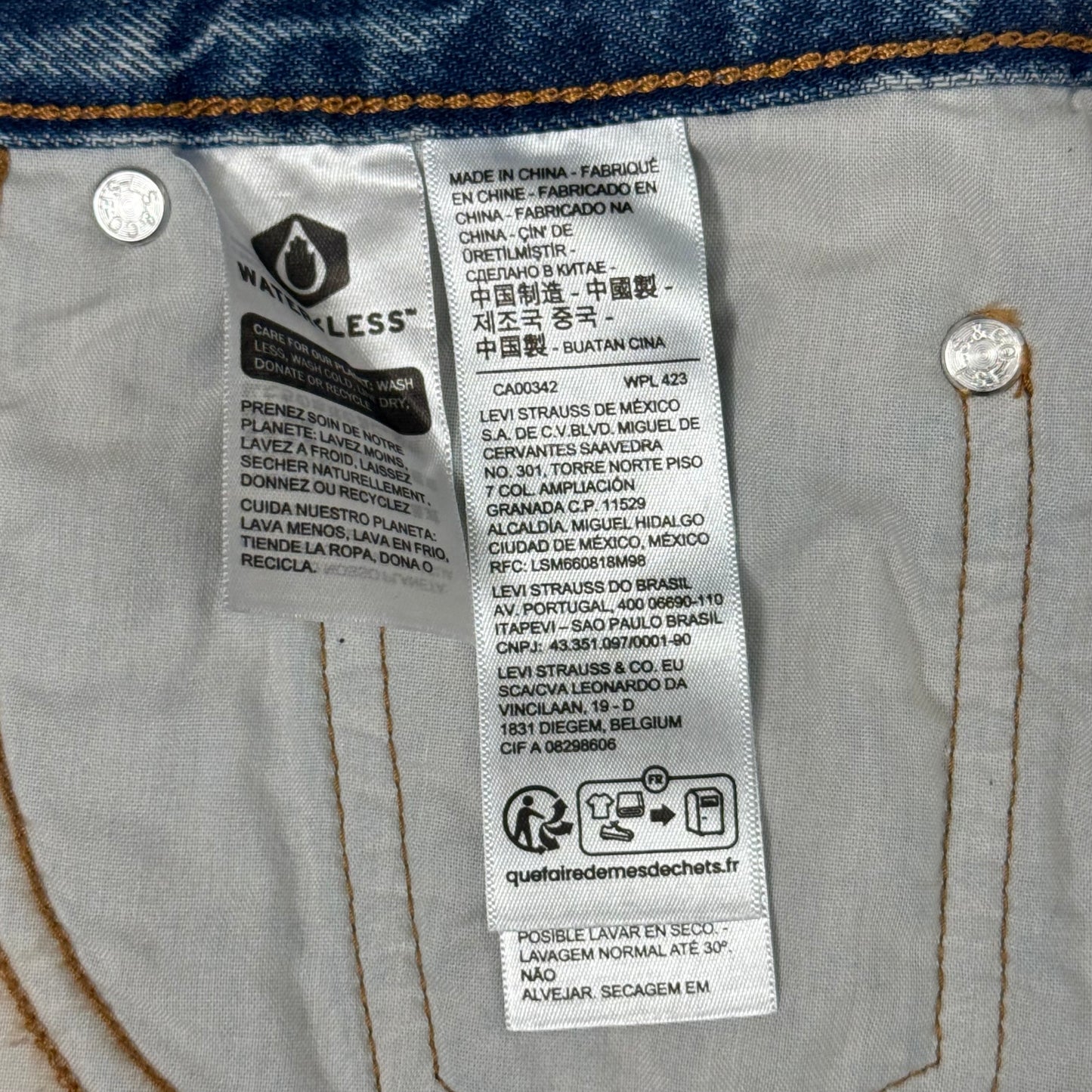 LEVIS Recrafted Icon Skirt Mid Rise Original Women's Sz 32 Novel Notion Med Wash