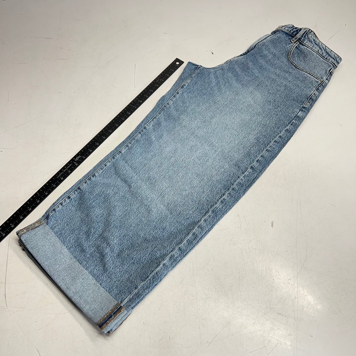 RW & CO Slouchy Mid-rise Jeans Cuffed Legs Women's Sz 33 Light Wash 490771