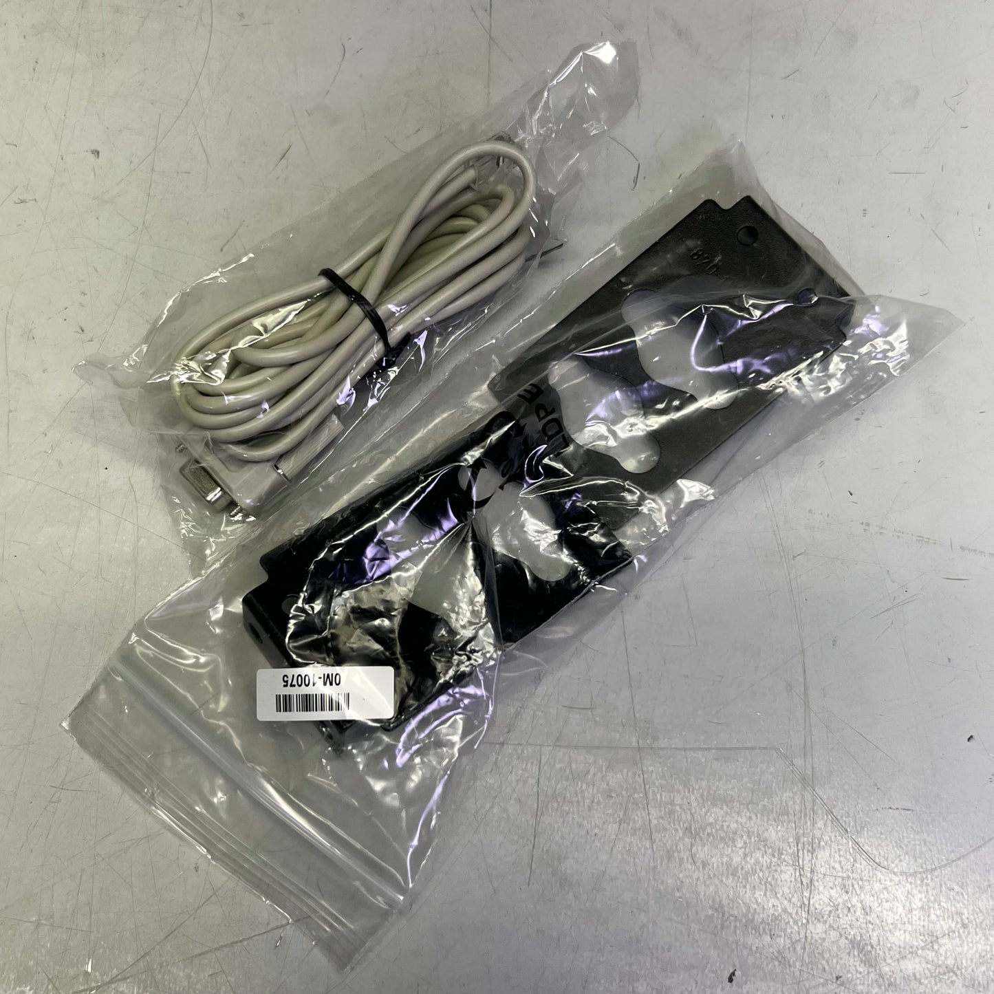 APC SCHNEIDER ELECTRIC Rack Pdu Metered 16A Sz 70.51"H x 2.20"W x 1.73"D AP8881