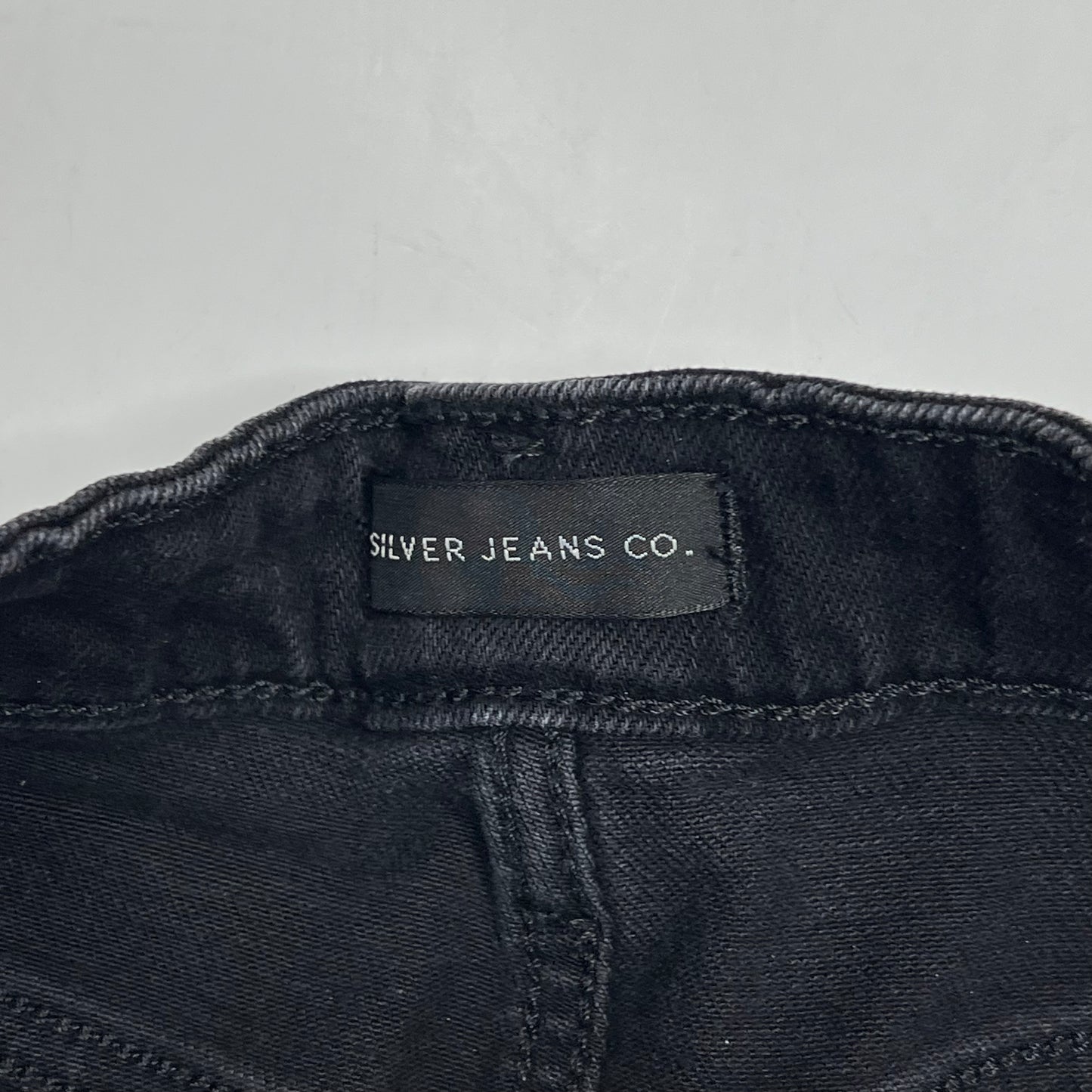 SILVER JEANS CO Sure Thing Long Jean Short Womens Size 33/6.5 Black L28517BOA528