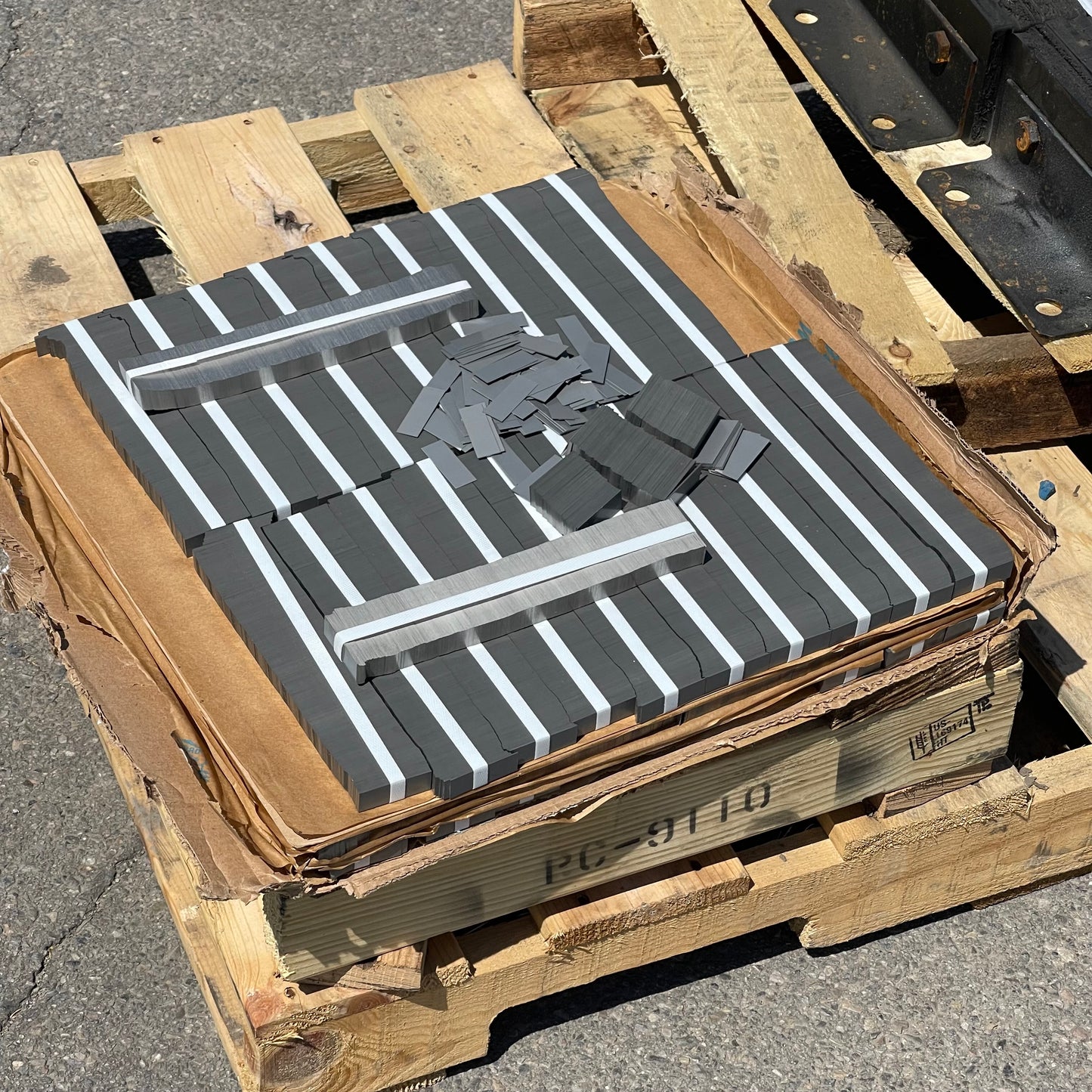 ZA@ UNBRANDED Laminated Rubber Dock Bumpers and Steel Strips for Spot Welding (AS-IS)