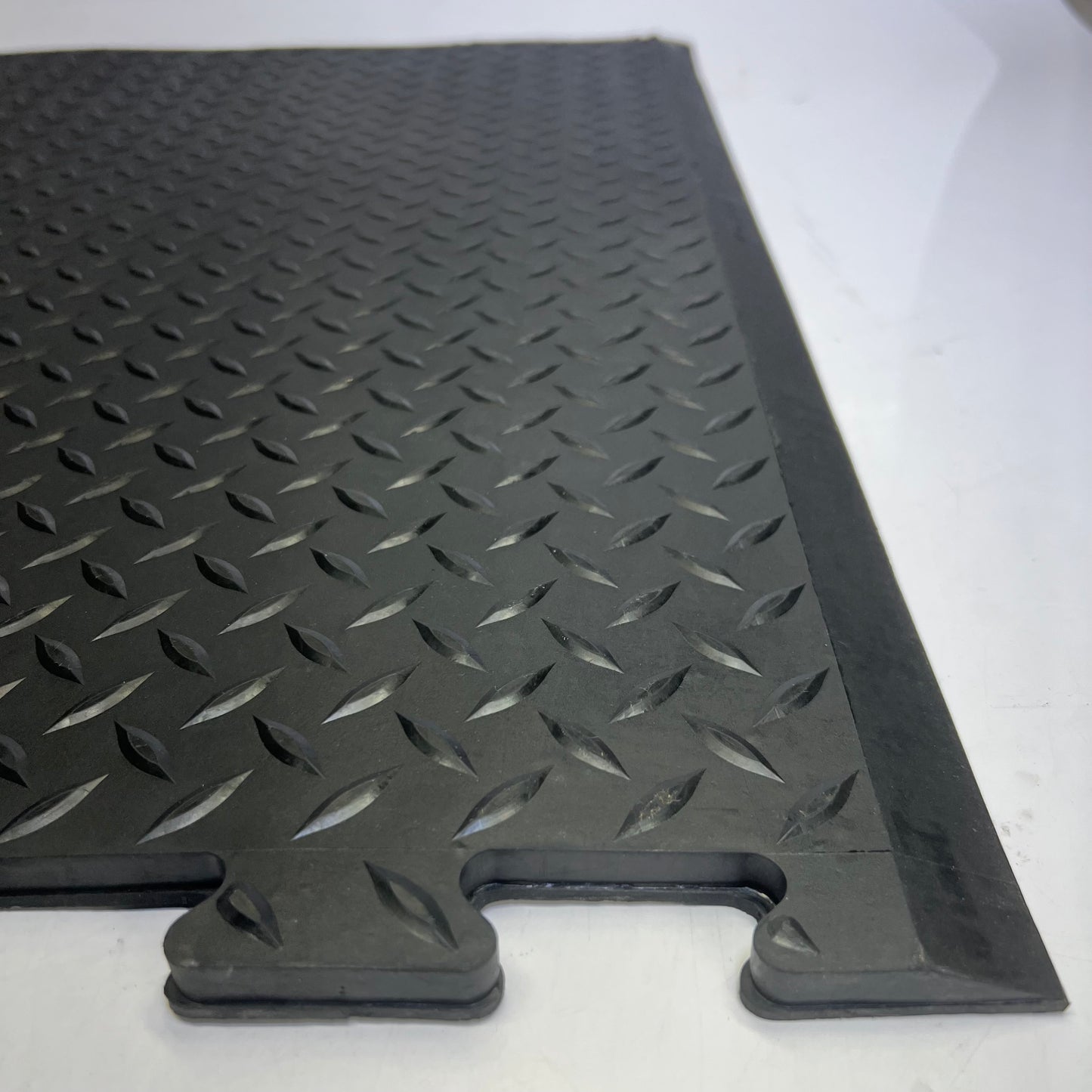 NOTRAX Rubber Modular 545 Diamond Top Interlok Center Sz 28" x 31" 545E2831BL