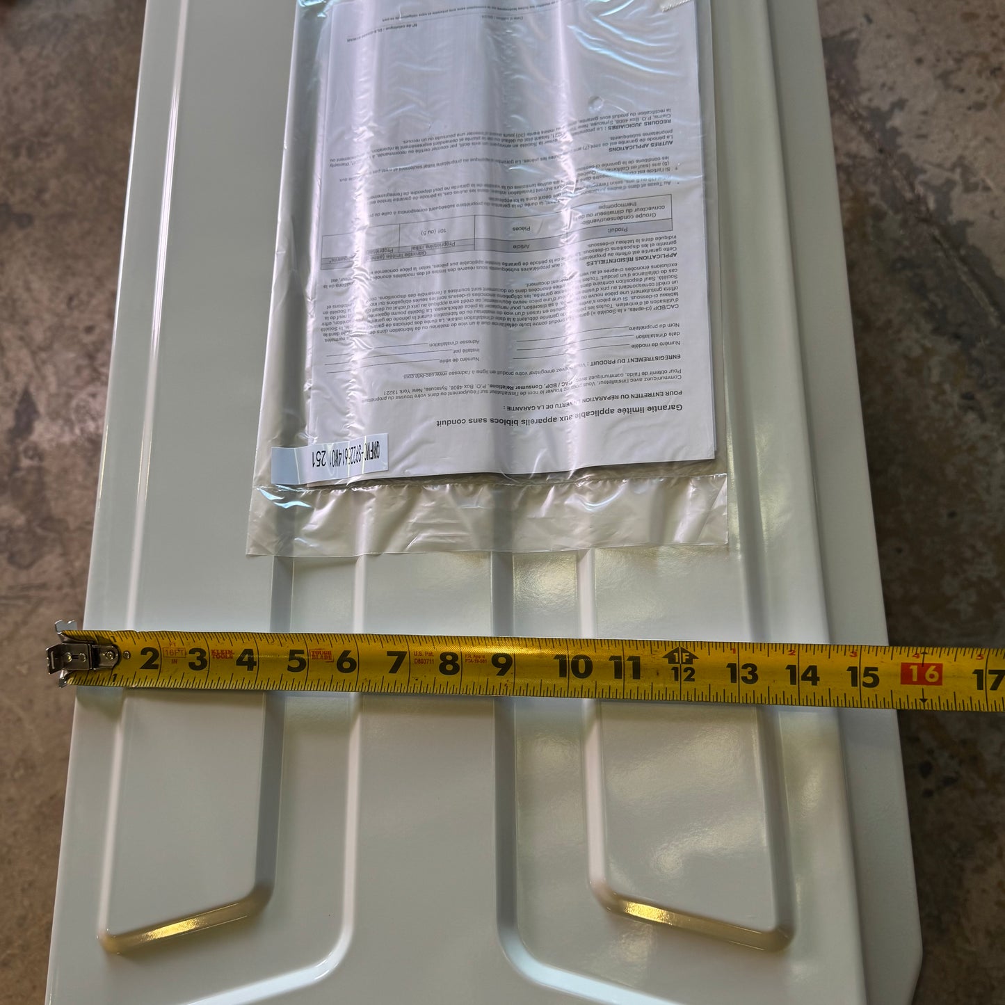 CARRIER Outdoor Heat Pump AC Unit 33,000 BTU 208/230V - 37MAHAQ33AA301