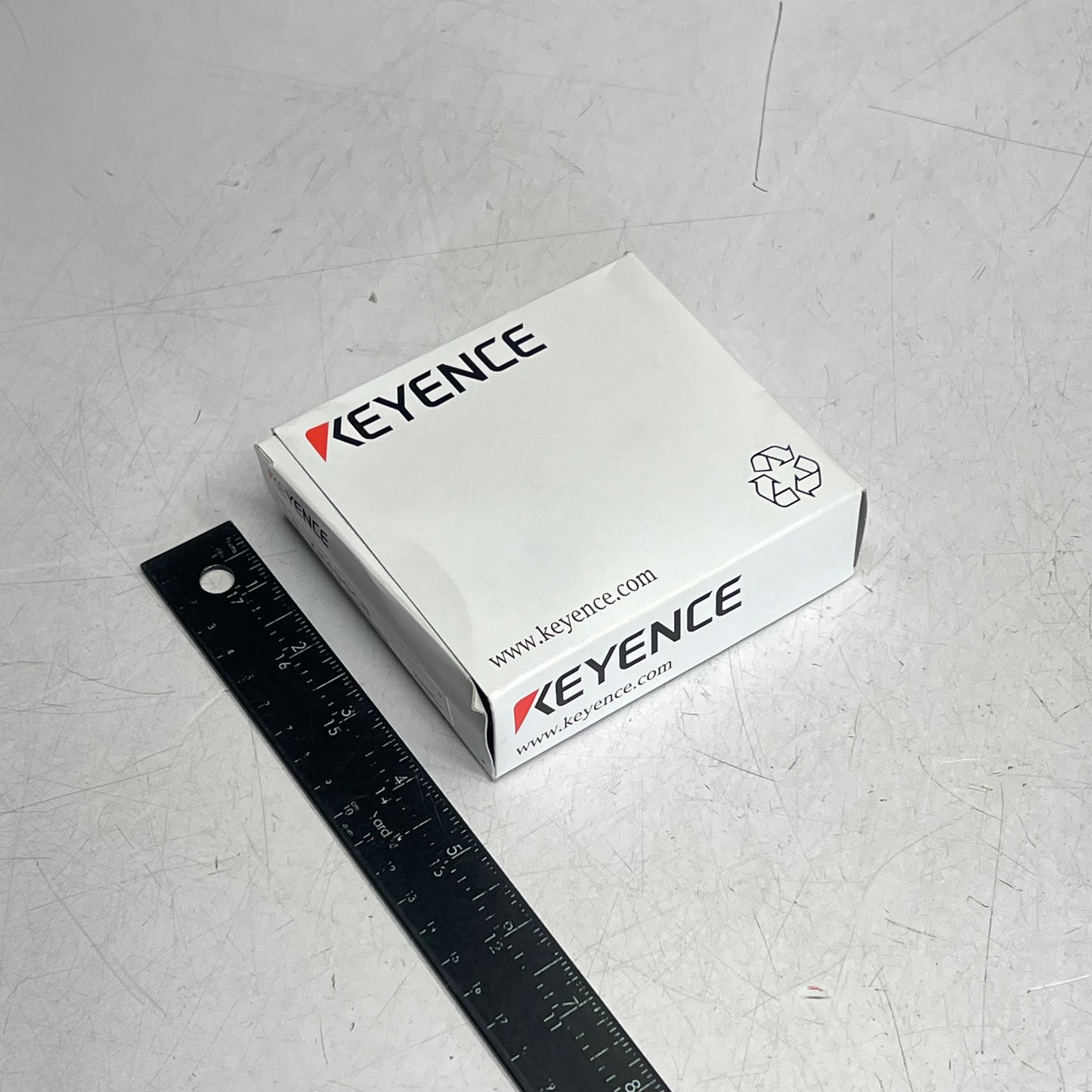 KEYENCE M18 Threaded Mount W/ M12 Connector Laser Sensor LR-ZH490CB