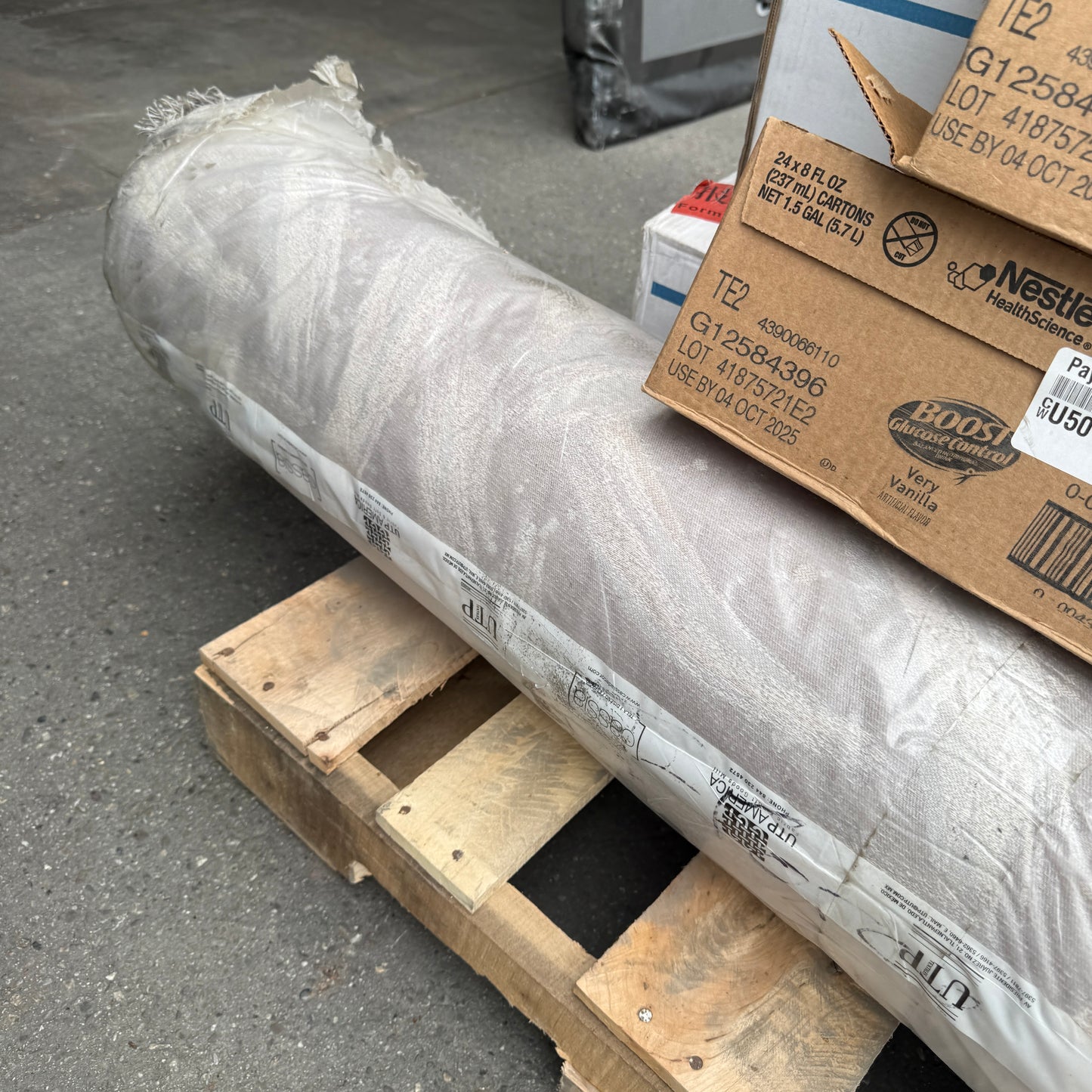 ZA@ Pallet of Large Fabric Roll, Dental Tips, Jug, USB Cables, Peanut Butter,TAKIS, & BOOST (all past Date) (AS-IS)