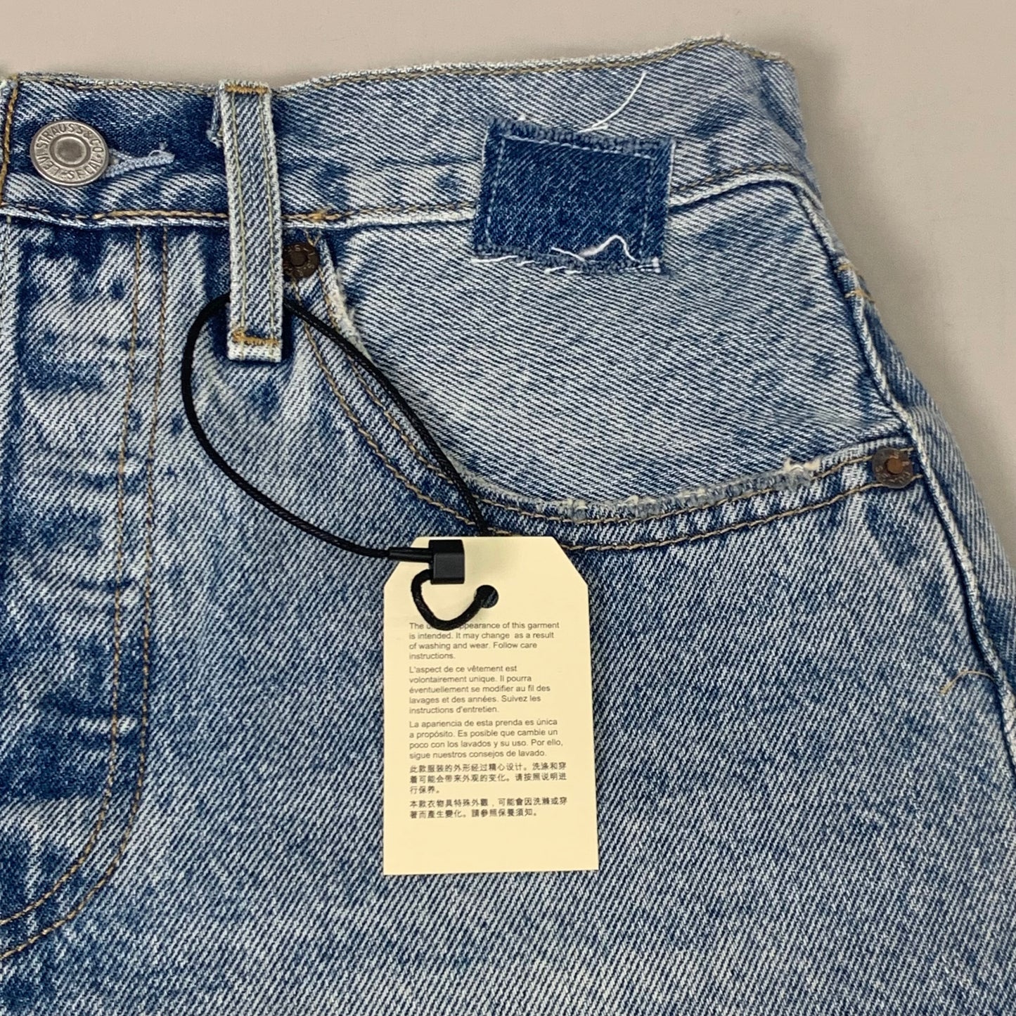 LEVIS 501 Original Fit High Rise Shorts Medium Wash Women's Sz 26 Mega Vibe Blue