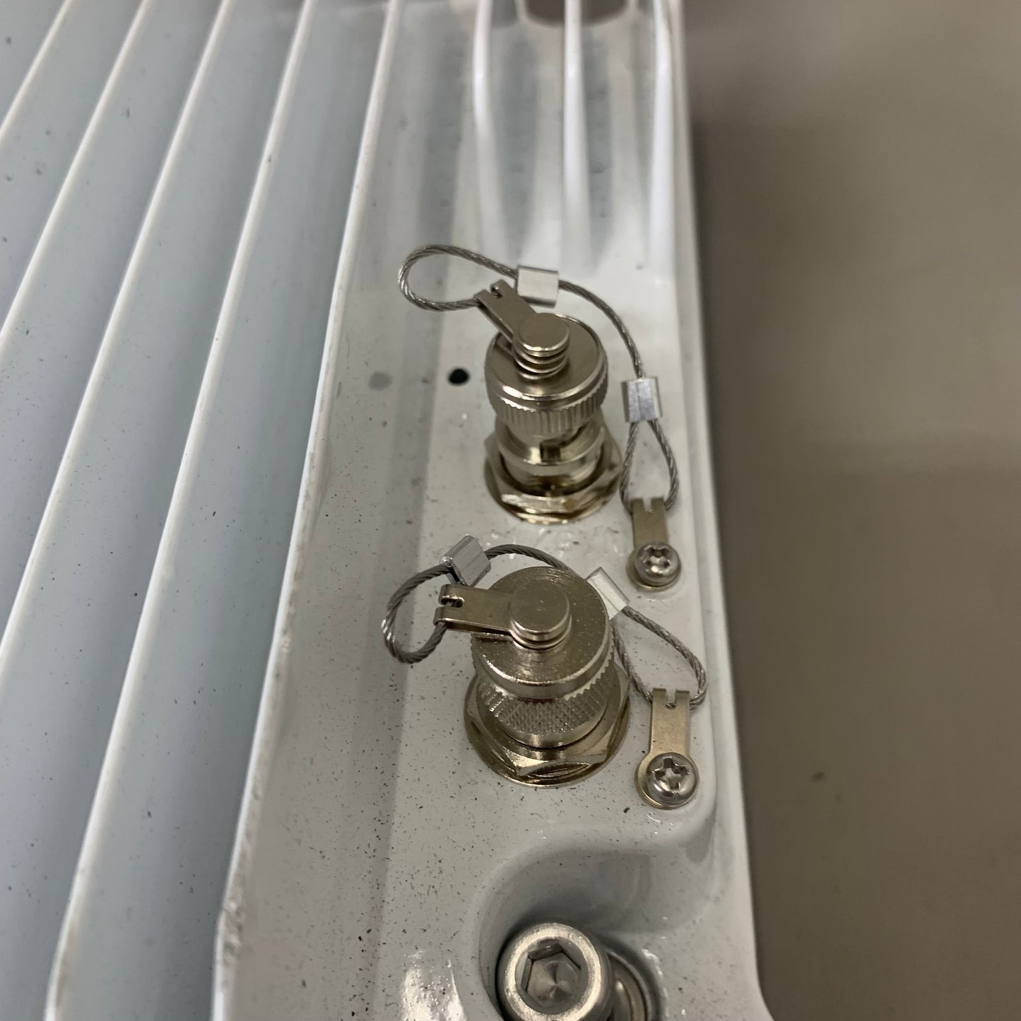 CERAGON All Outdoor, FibeAir IP Multicore Node  9"x8" White IP20C-F-18-L-ESX