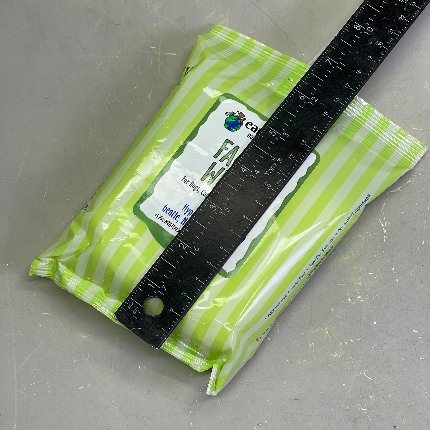 EARTHBATH (12 PACK) Natural Pet Care Facial Wipes 25 per package White