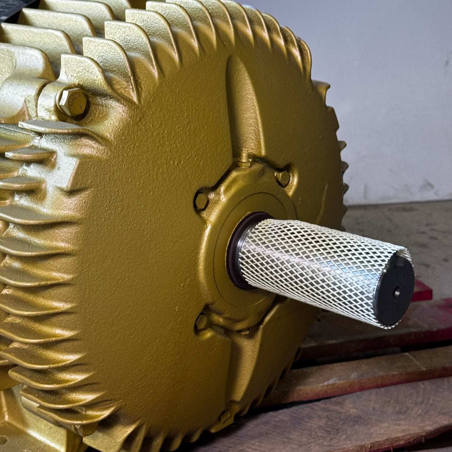 BALDOR RELIANCE Super E Motor 30HP 230/460V 16"H x 31"L Gold EM4117T (New Other, Cosmetic Damage)