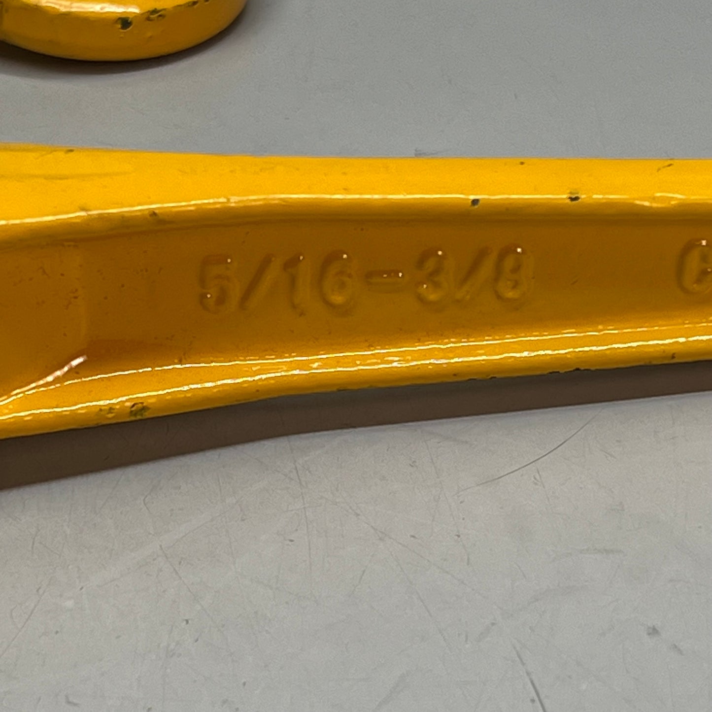 KINGCHAIN Ratchet Type Load Binder W/ Grab Hooks  5/16"-3/8" 5400lbs (Used)