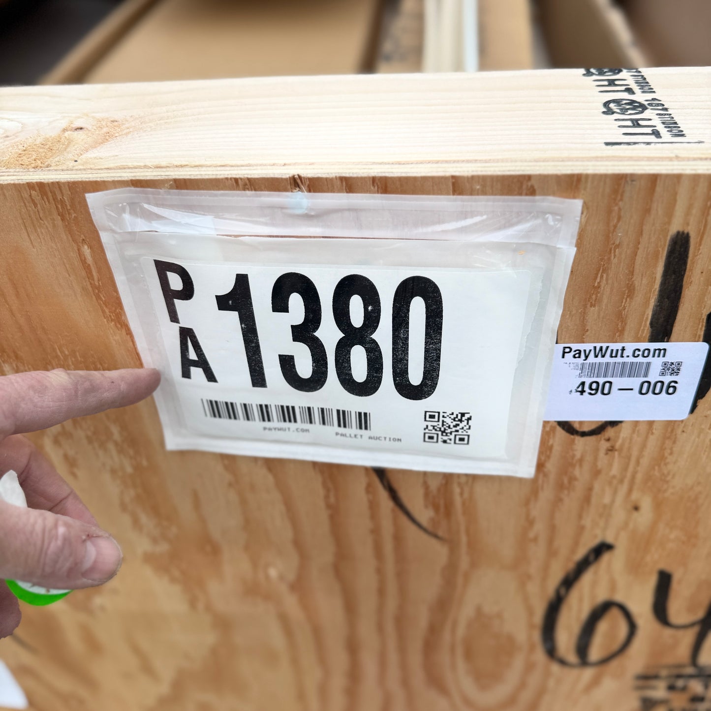 ZA@ Pallet of REBORN CABINETS Pressed Wood Cabinetry Parts Black, White (AS-IS)