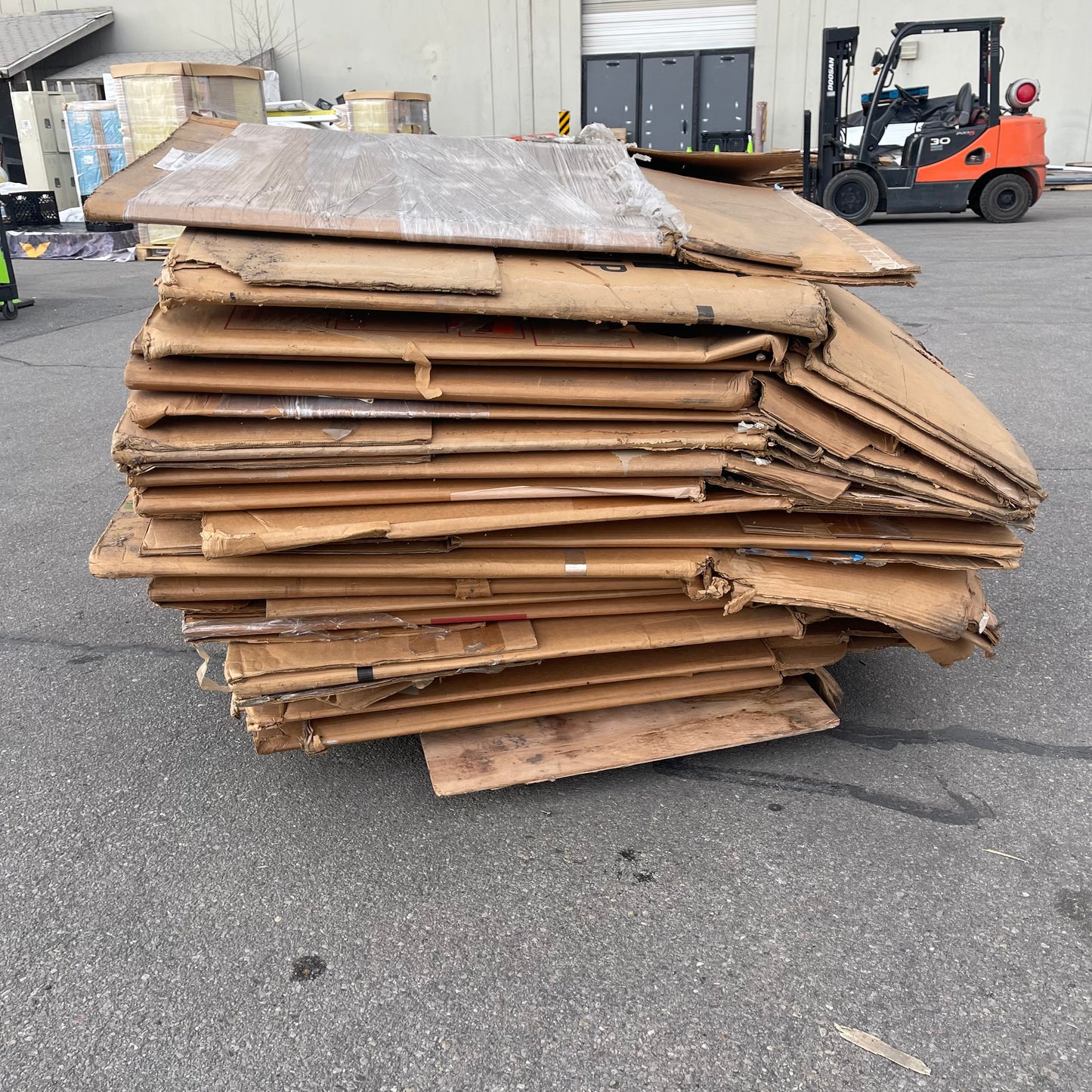 ZA@ Pallet of MIXED Gaylord Boxes (AS-IS)(B)