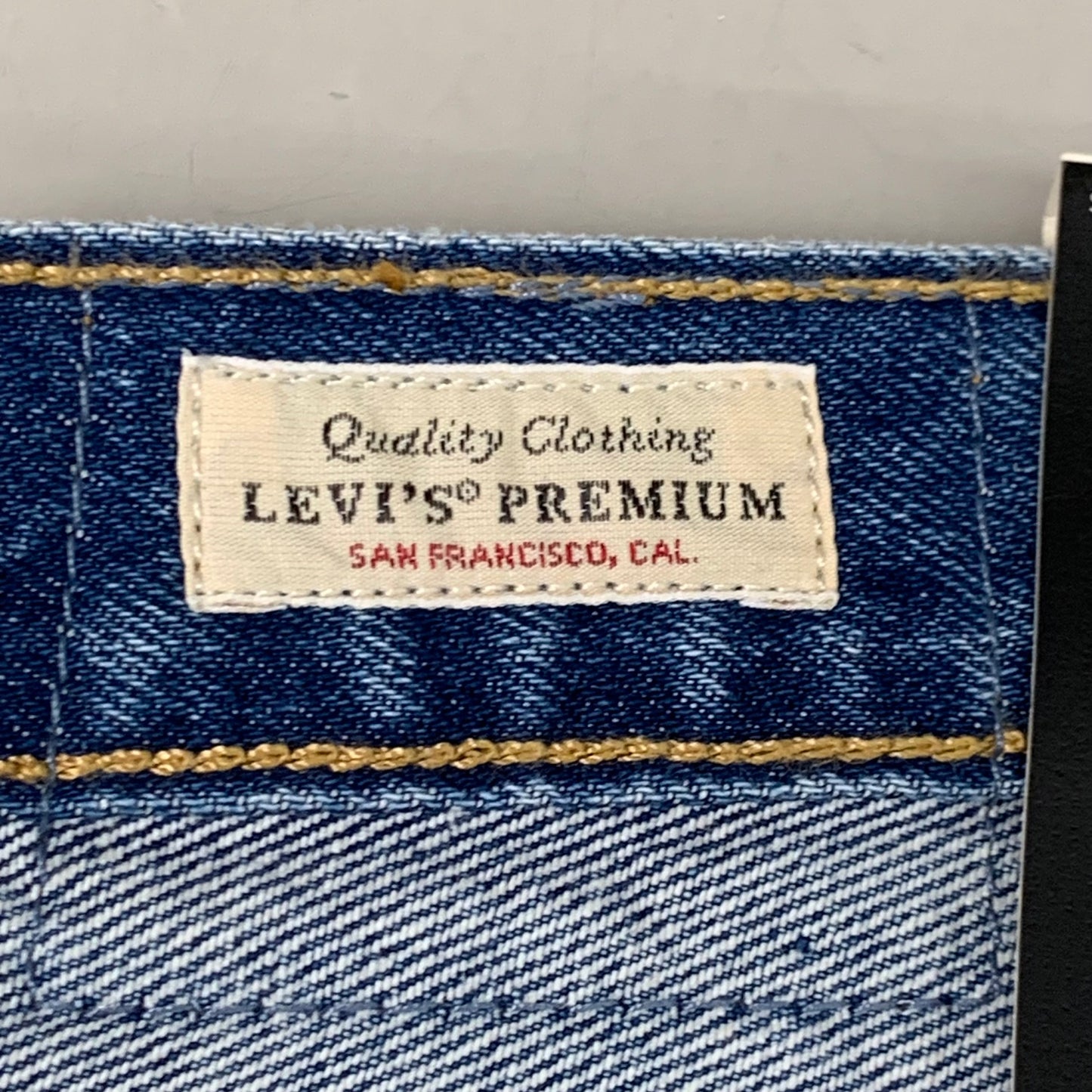 LEVIS 501 Original Fit High Rise Shorts Medium Wash Women's Sz 25 Mega Vibe Blue