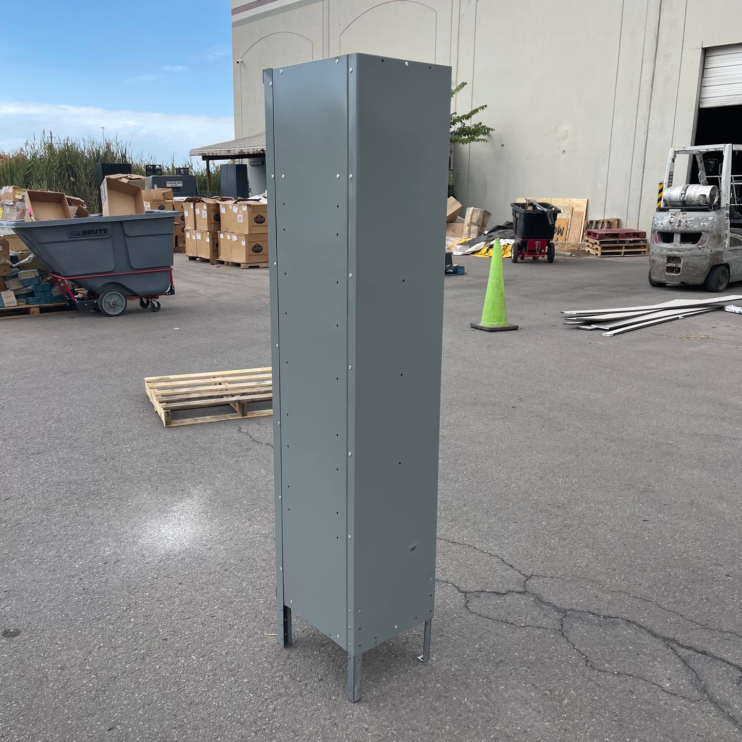 ZA@ HALLOWELL One Wide, Single Tier Locker Grey (AS-IS)(A)