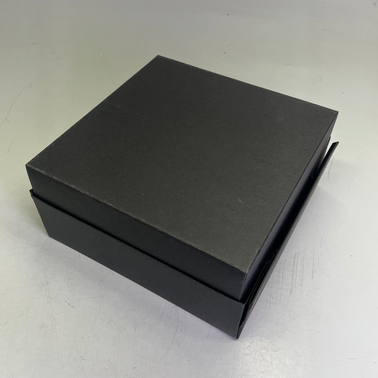 BLOOMINGDALE'S Chic Folding Gift Box 12"x12"x 6" Shiny / Matte Black