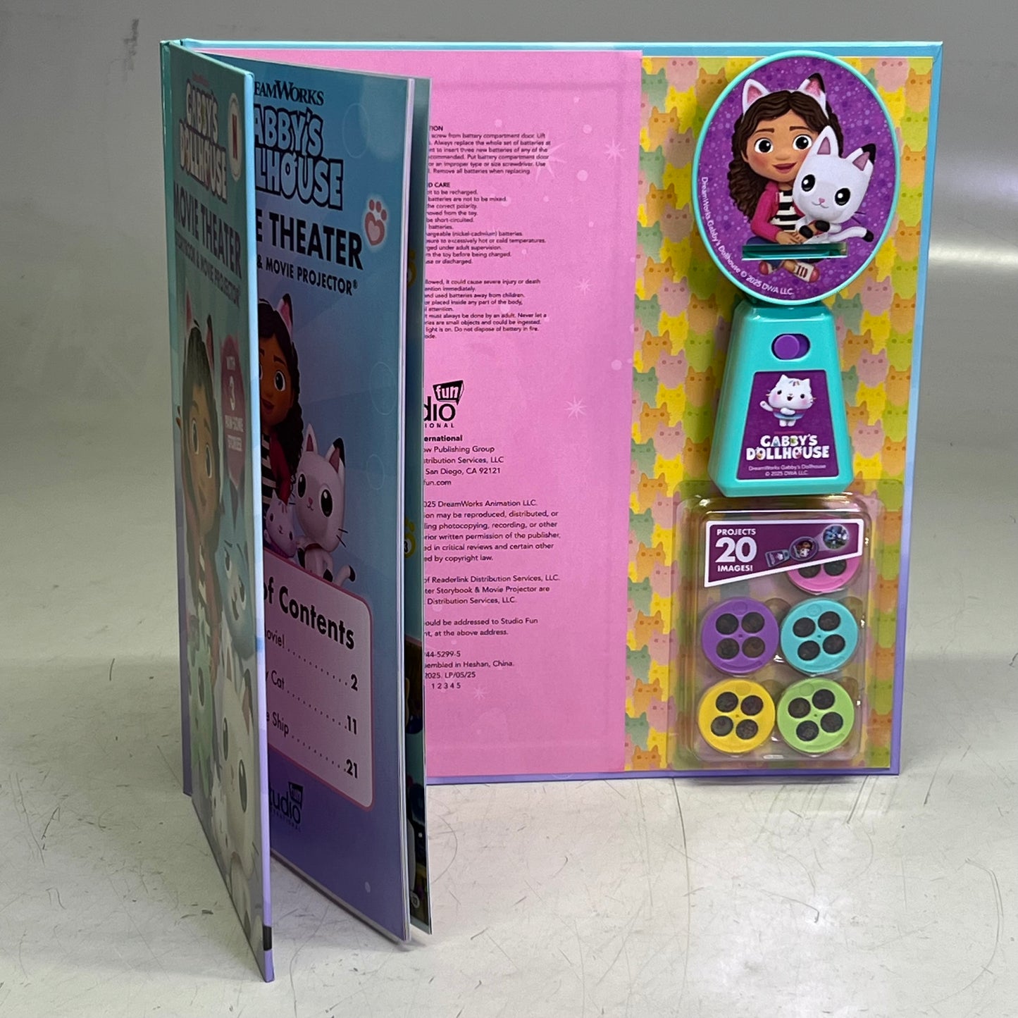 DREAMWORKS Gabby's Dollhouse Movie Theater Storybook & Movie Projector