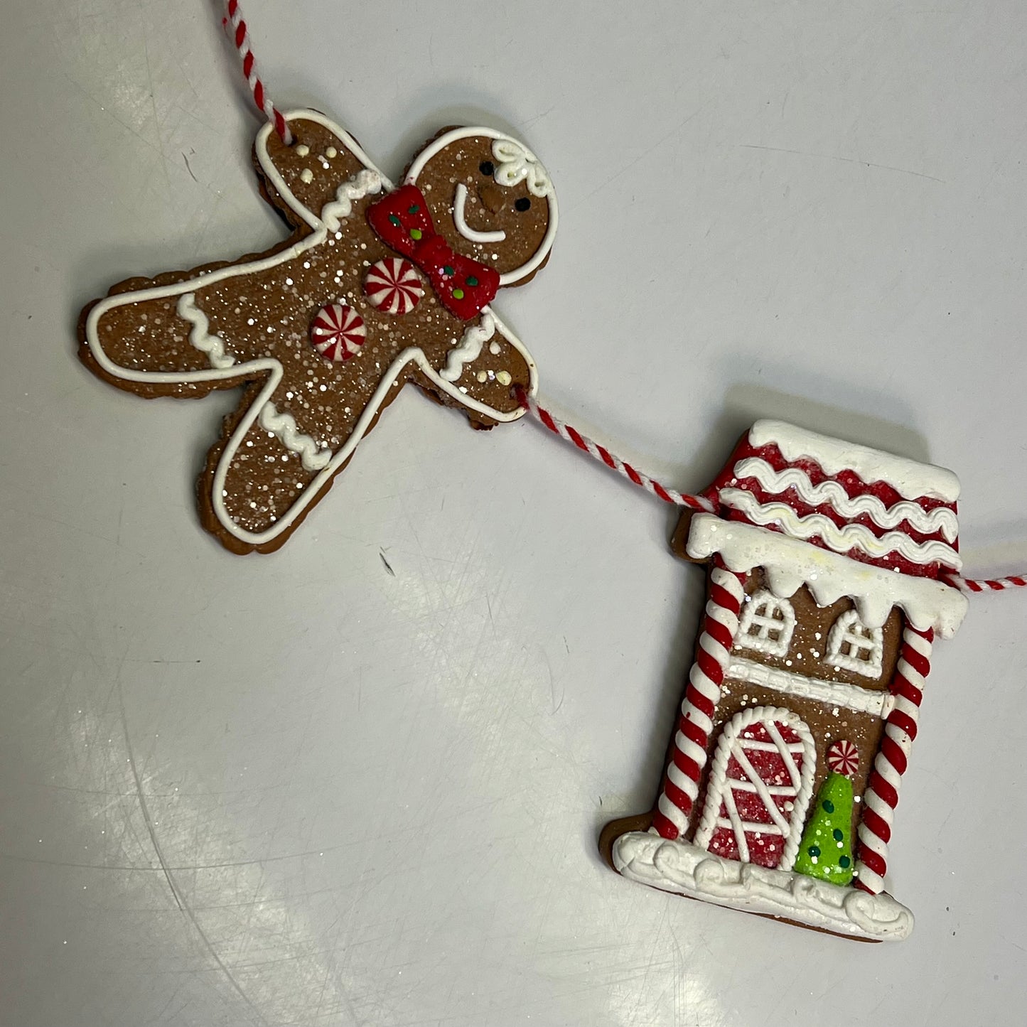 GERSON Clay Gingerbread & Houses Garland 24" L Brown/White/Red 2497210