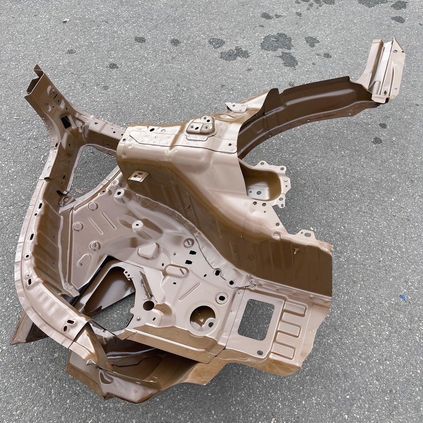 ZA@ Pallet of TESLA Model X Plaid Rear Left Complete Quarter Panel Assembly Brown 1647319-SO-A (AS-IS)