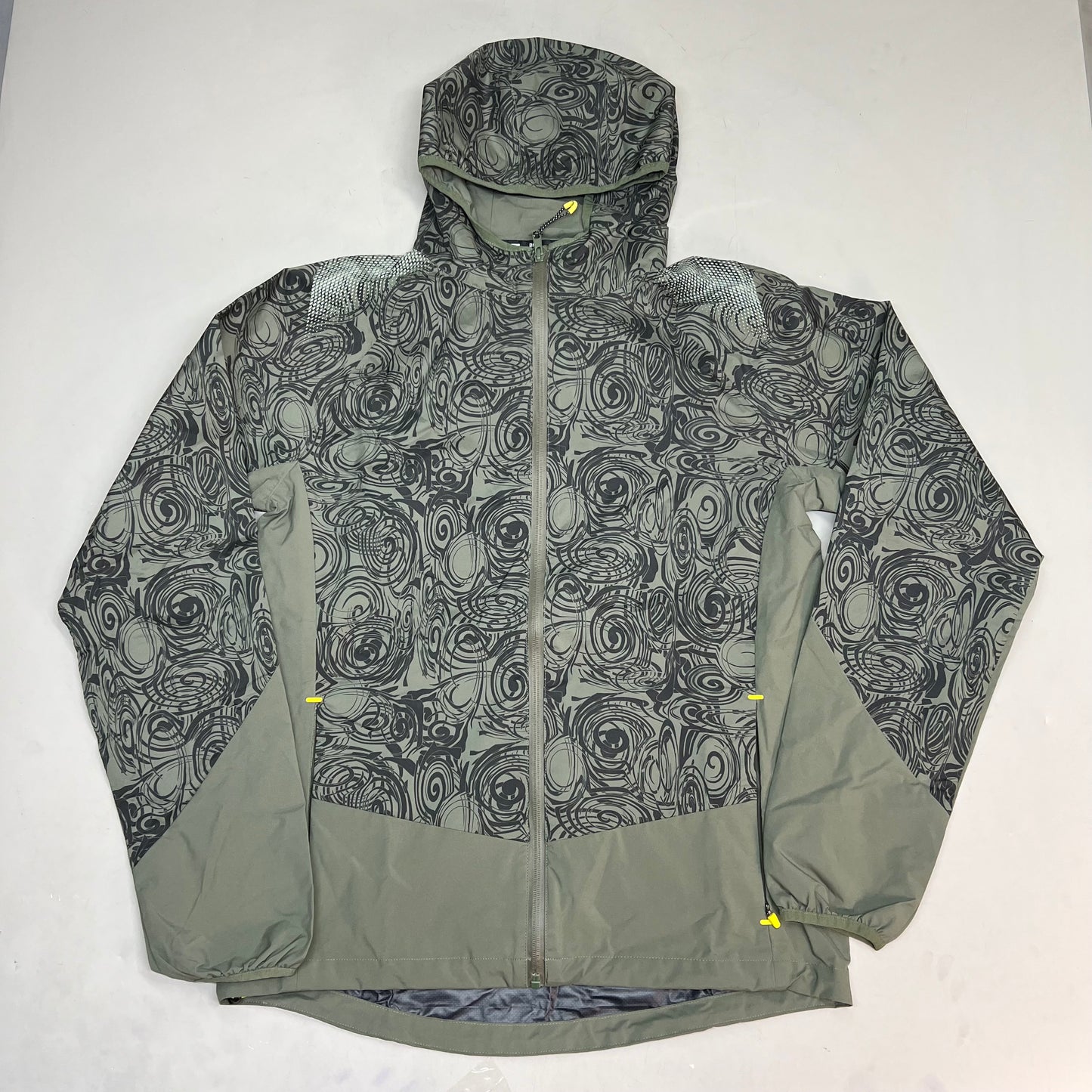BMW Waterproof Lightweight Active Jacket Full Zip Mens Sz M Olive Scribble Print