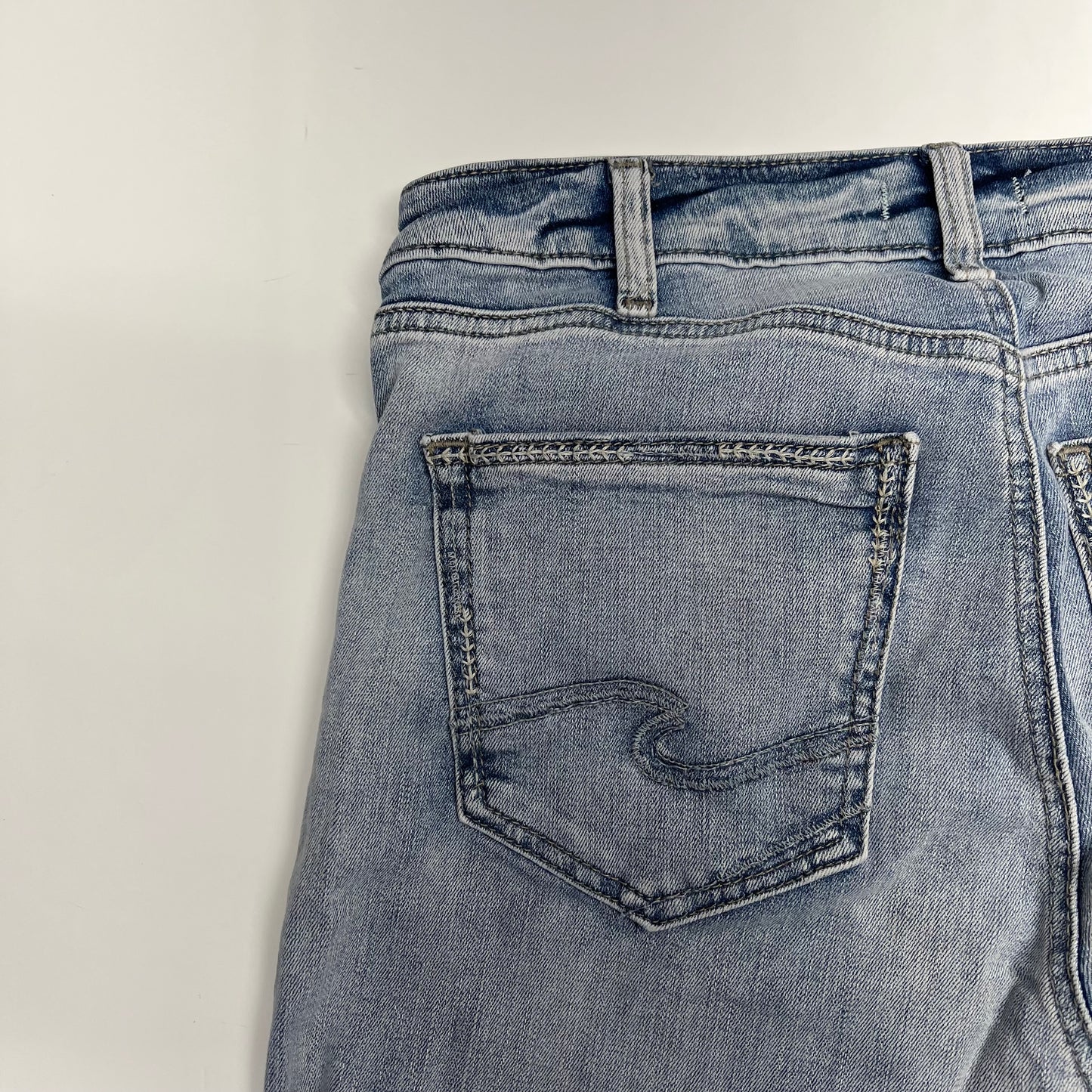 SILVER JEANS CO Avery Curvy Fit High Rise Skinny Crop Women's Sz 32/26 Indigo