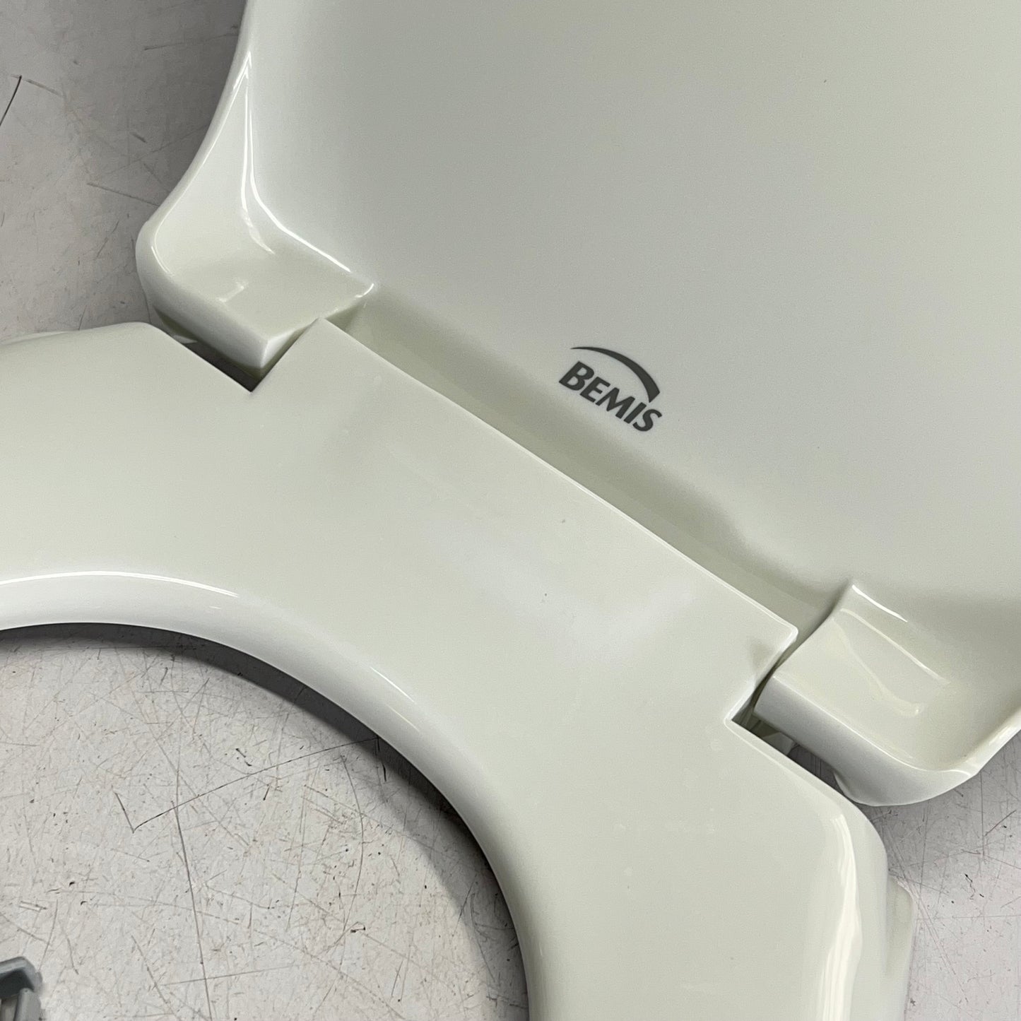 BEMIS Heavy Duty Toilet Seat Elongated  5.5" Bolt Spread 18.5" L White 2P891