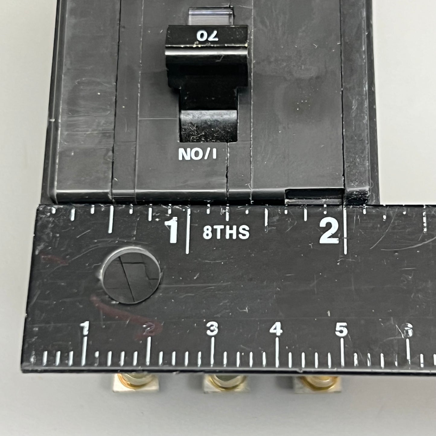 SQUARE D Bolt-on Circuit Breaker 70A-240V QOB370