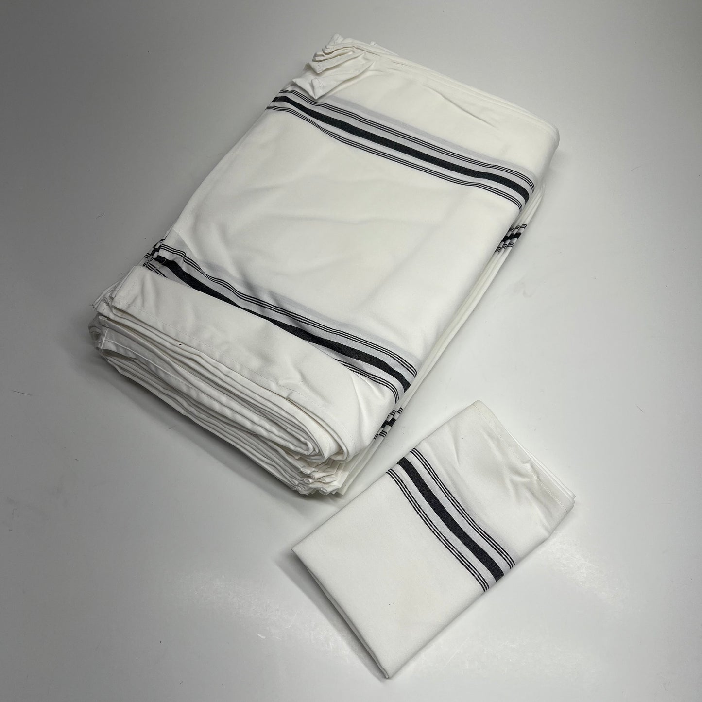 HELLENA FASHION (50 PACK) Cloth Napkins 21"x18" White W/ Black Bistro NP0086