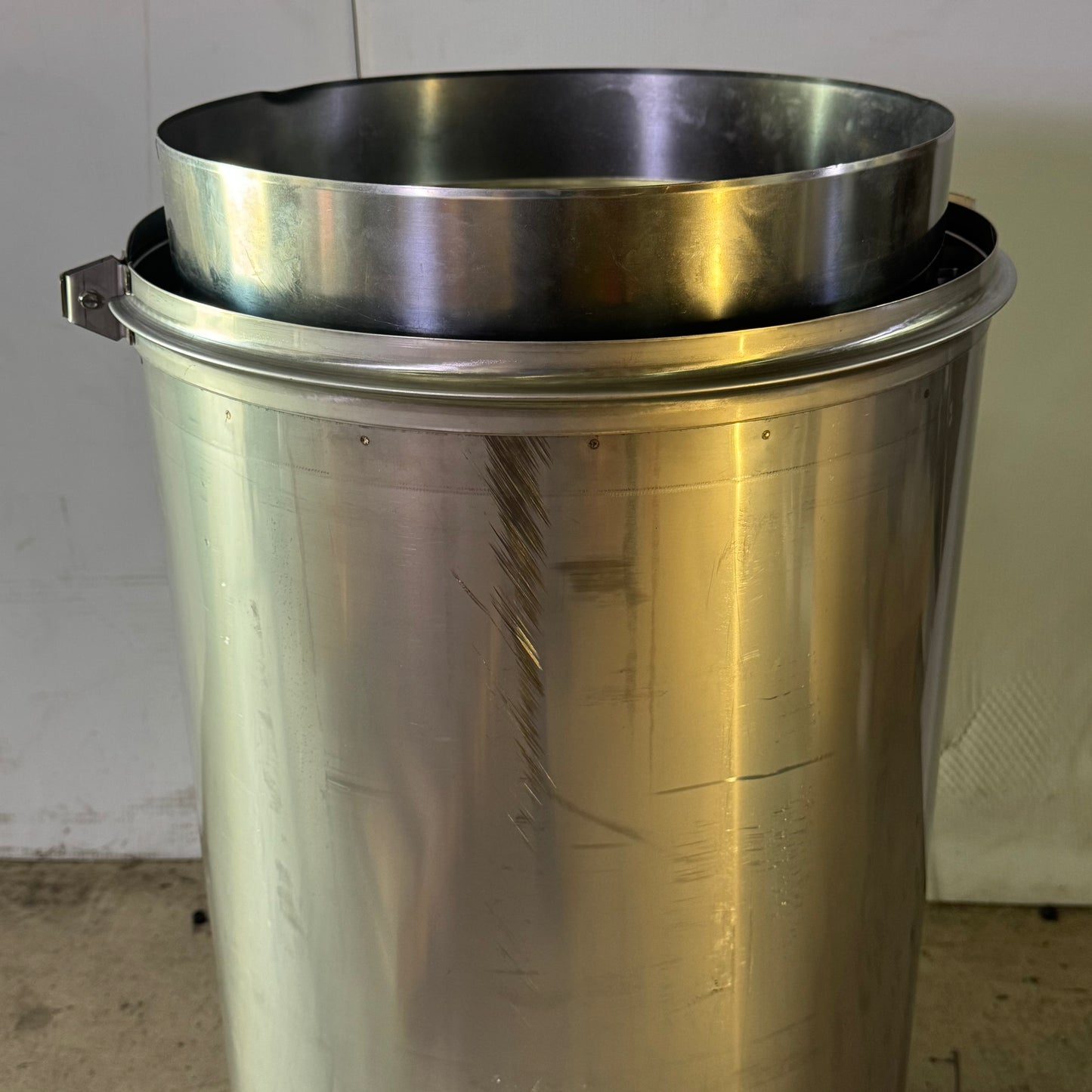 FLEXMASTER CANADA LTD Z-Vent Double Wall Pipe Sz 16" x 36"L 2SVDP1603V (New Other, Distressed Box)