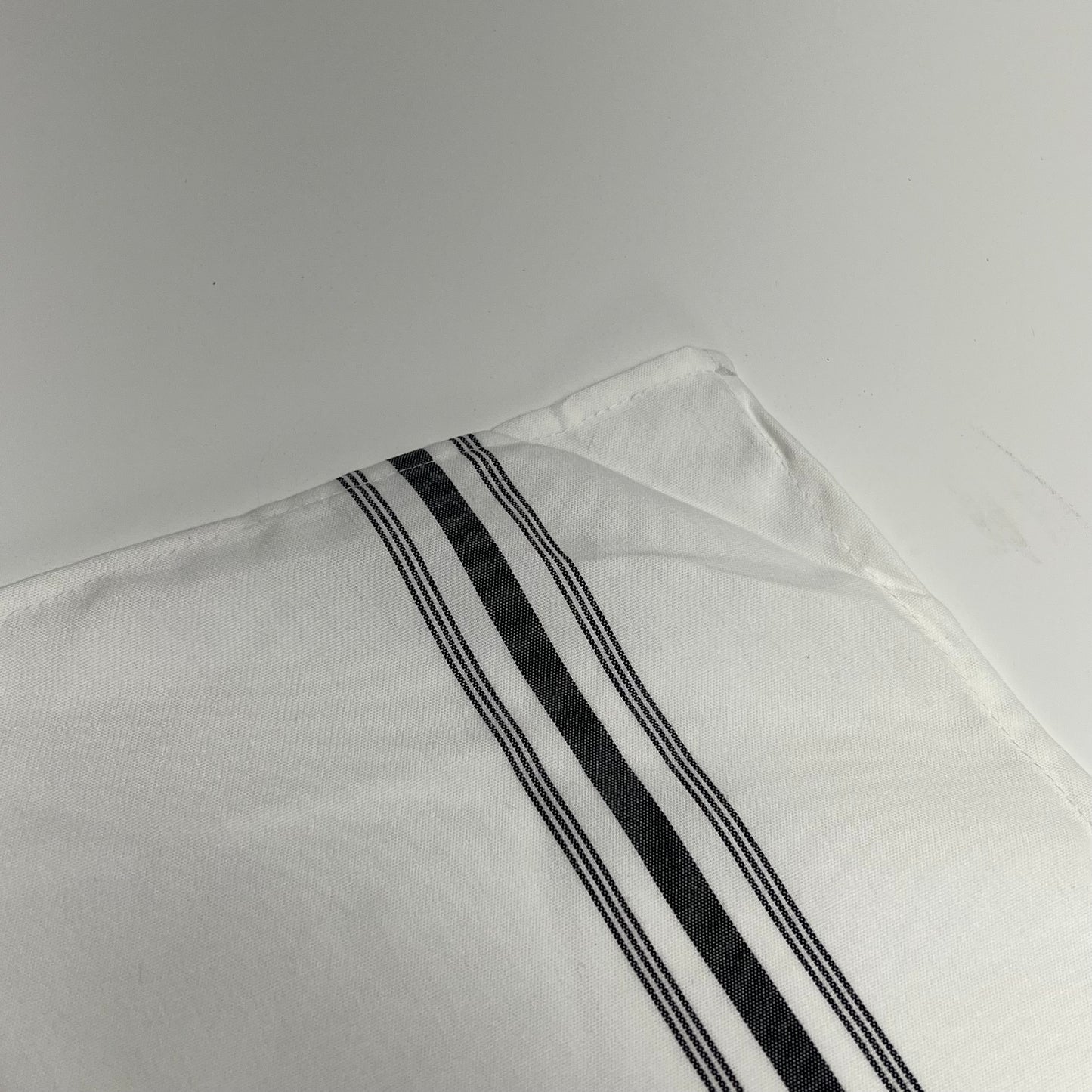 HELLENA FASHION (50 PACK) Cloth Napkins 21"x18" White W/ Black Bistro NP0086