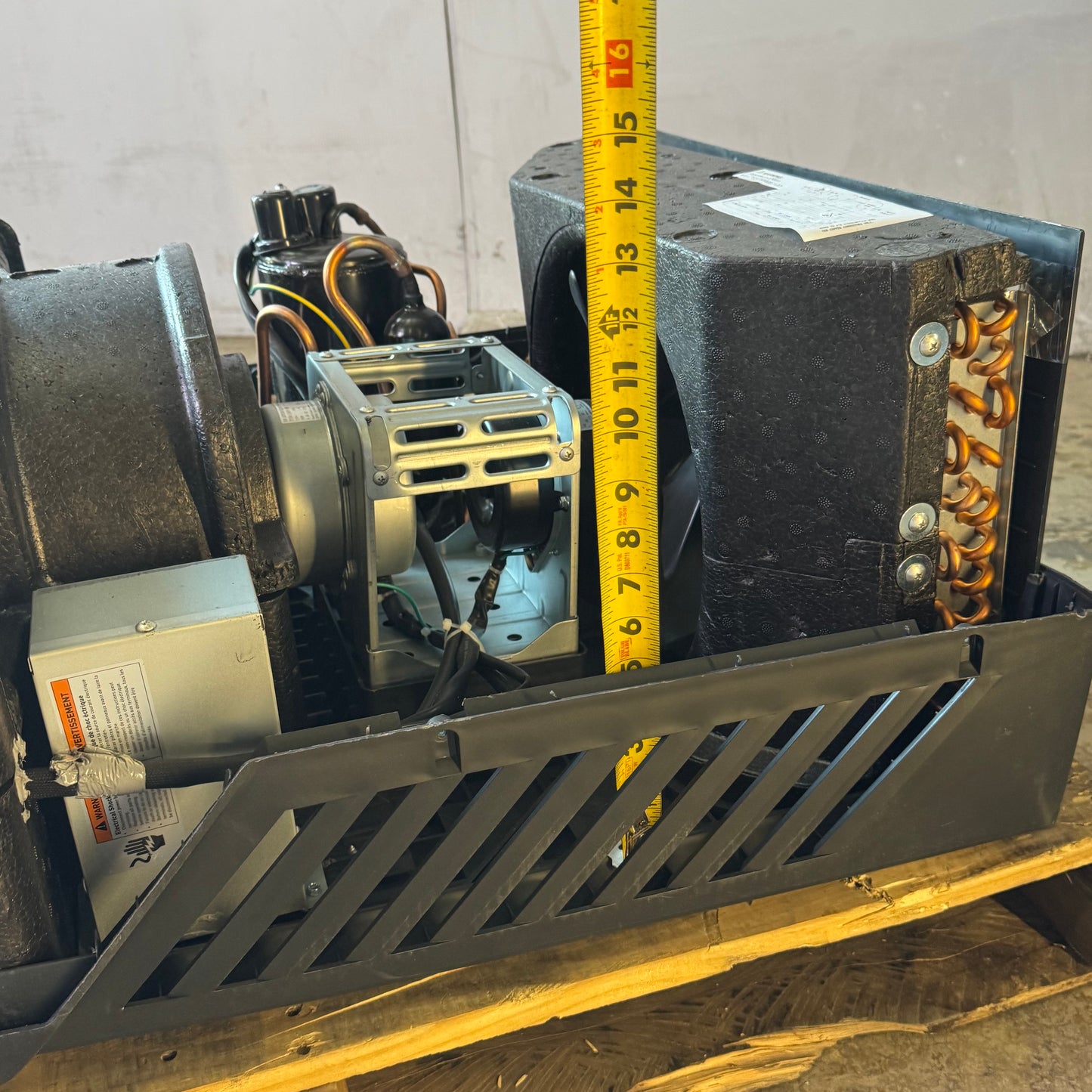 ZA@ FURRION Chill HE Replacement RV Air Conditioner for Coleman Setup - 15000BTU (New Other, Cosmetic Damaged)